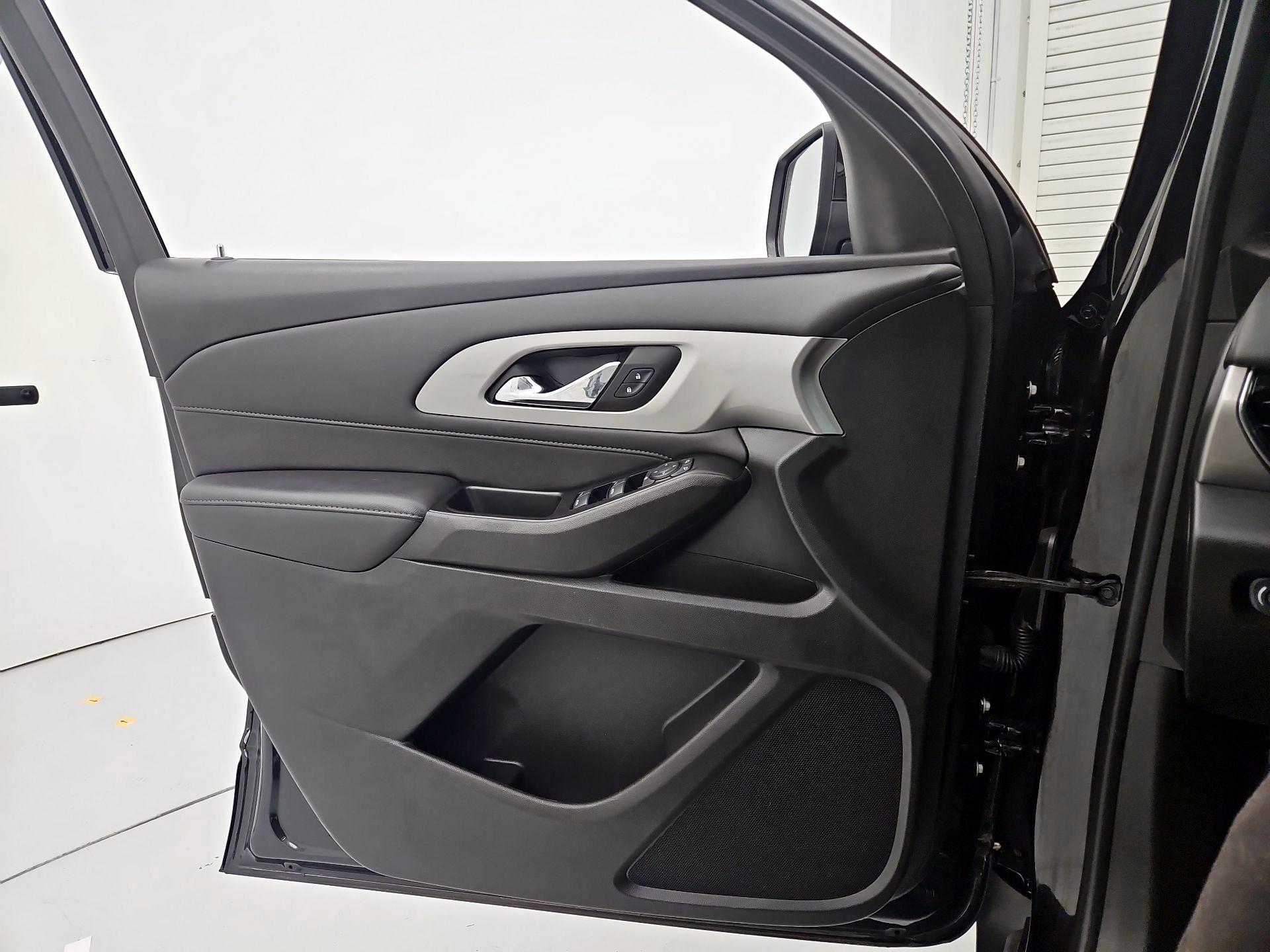 Thumbnail: 2022 Chevrolet Traverse - 12