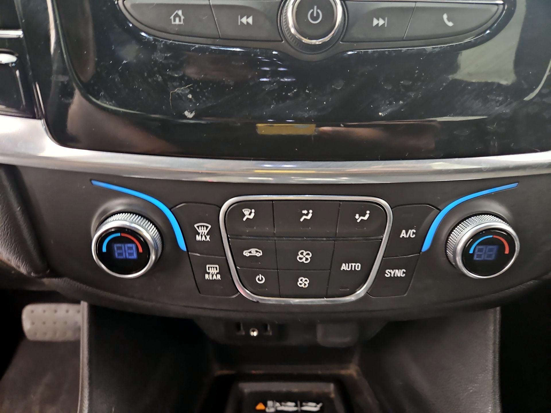 Thumbnail: 2022 Chevrolet Traverse - 16