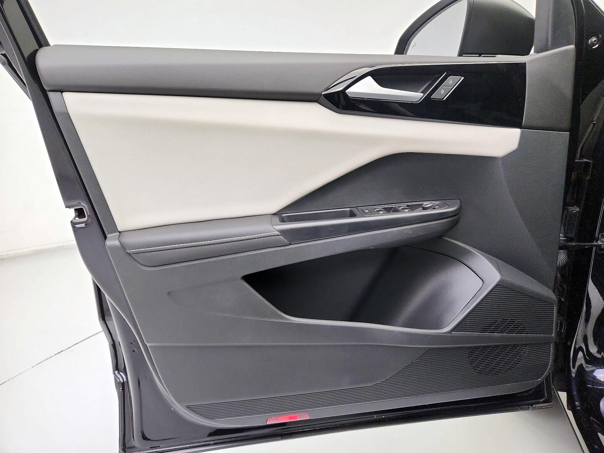 Thumbnail: 2025 Volkswagen Taos - 12