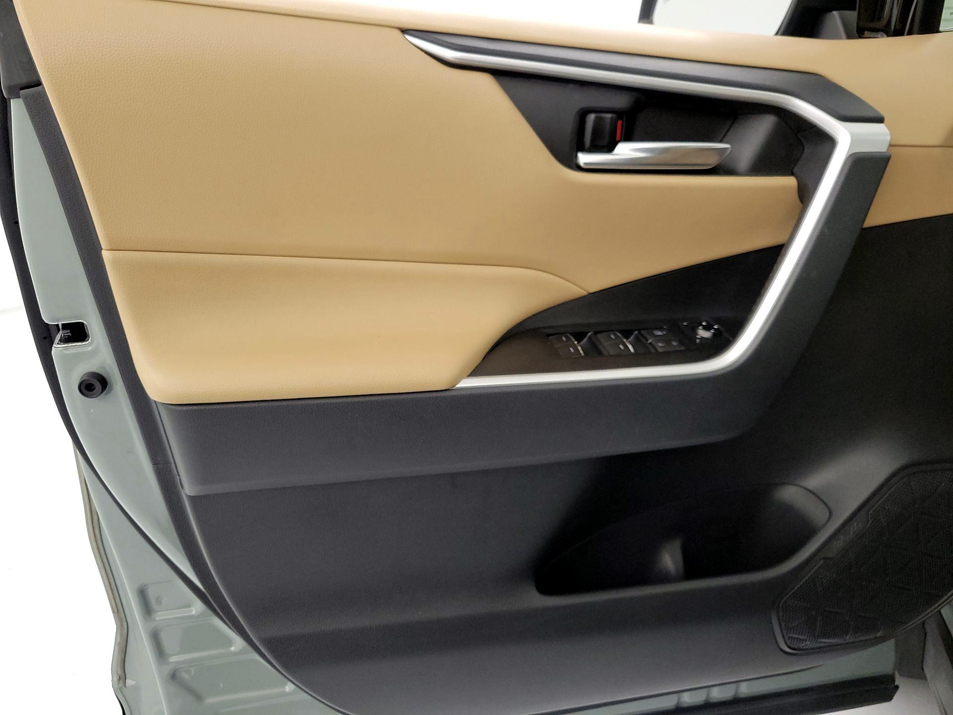 Thumbnail: 2021 Toyota RAV4 - 10