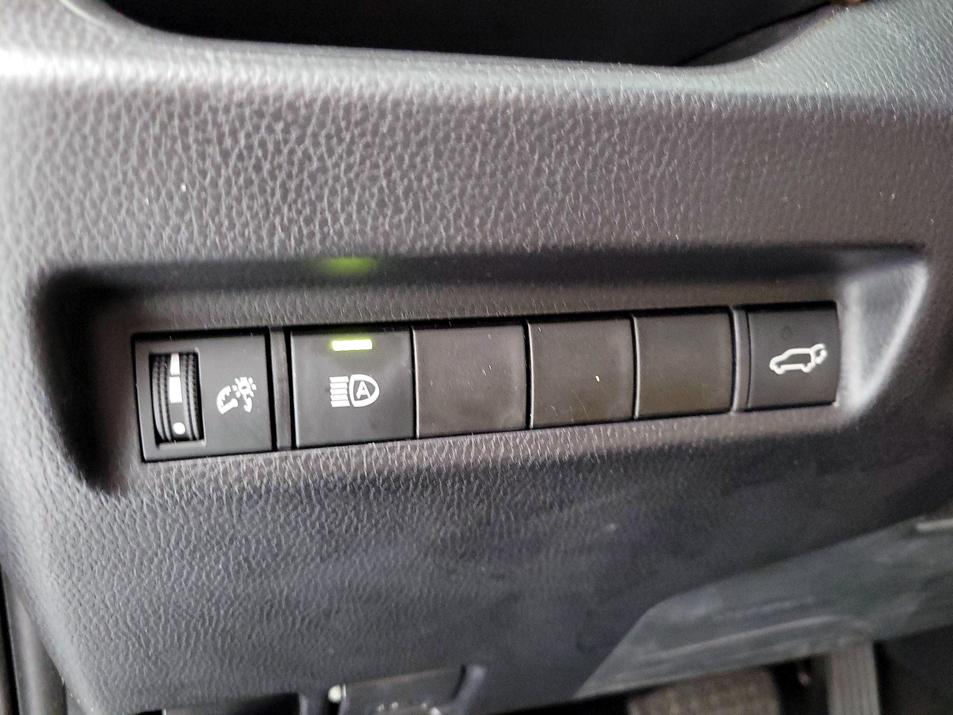 Thumbnail: 2021 Toyota RAV4 - 11