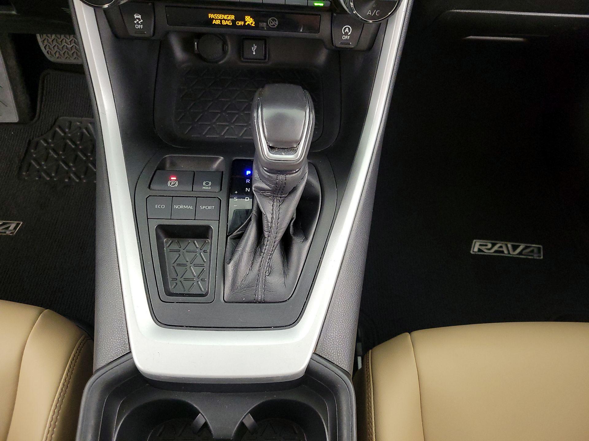 Thumbnail: 2021 Toyota RAV4 - 15