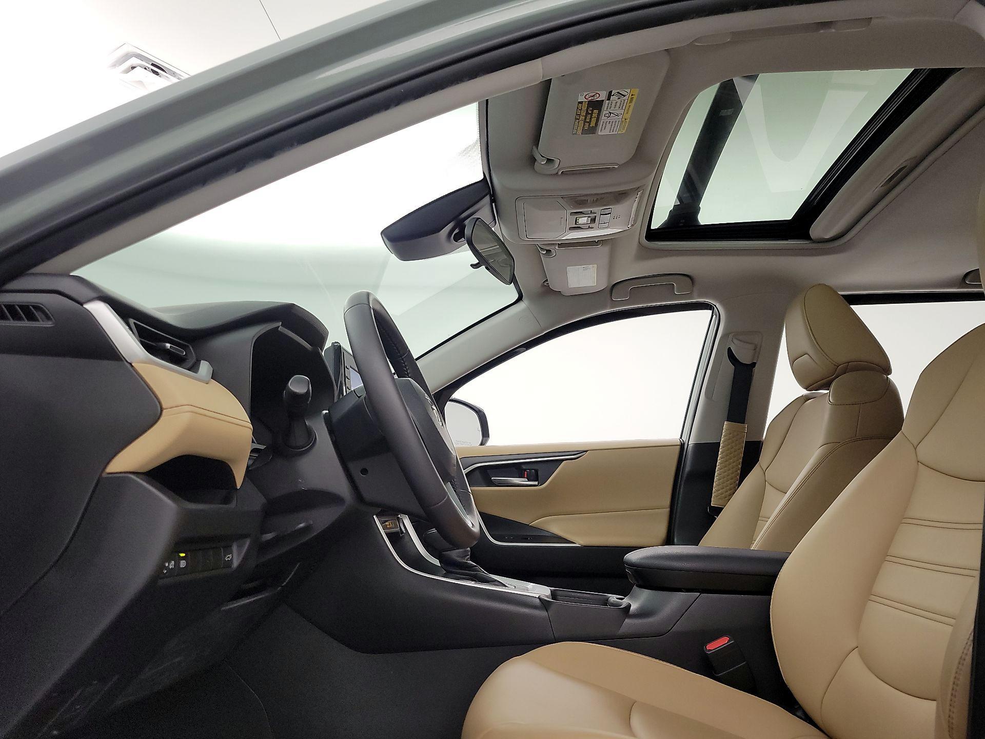 Thumbnail: 2021 Toyota RAV4 - 17