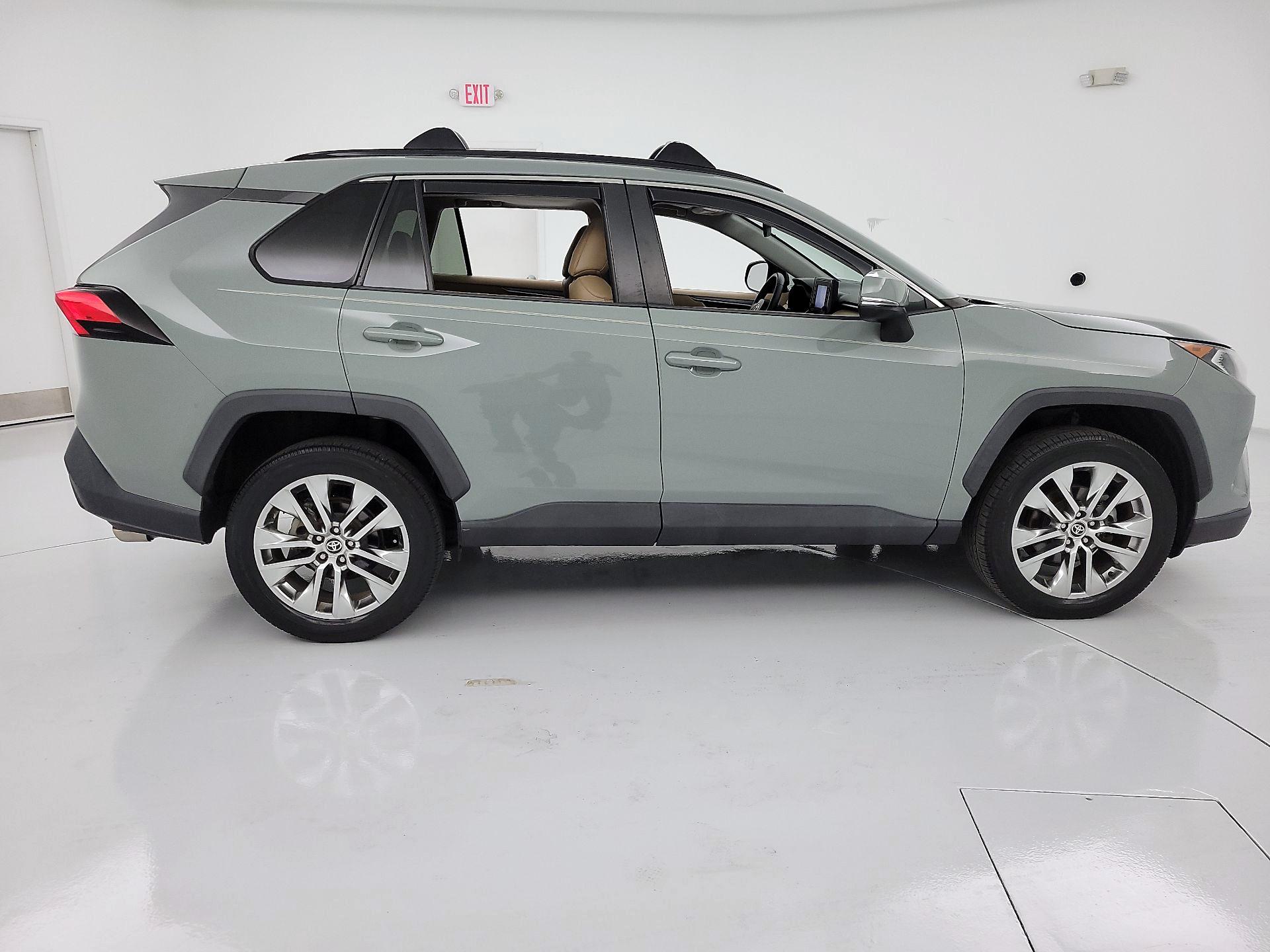 Thumbnail: 2021 Toyota RAV4 - 4