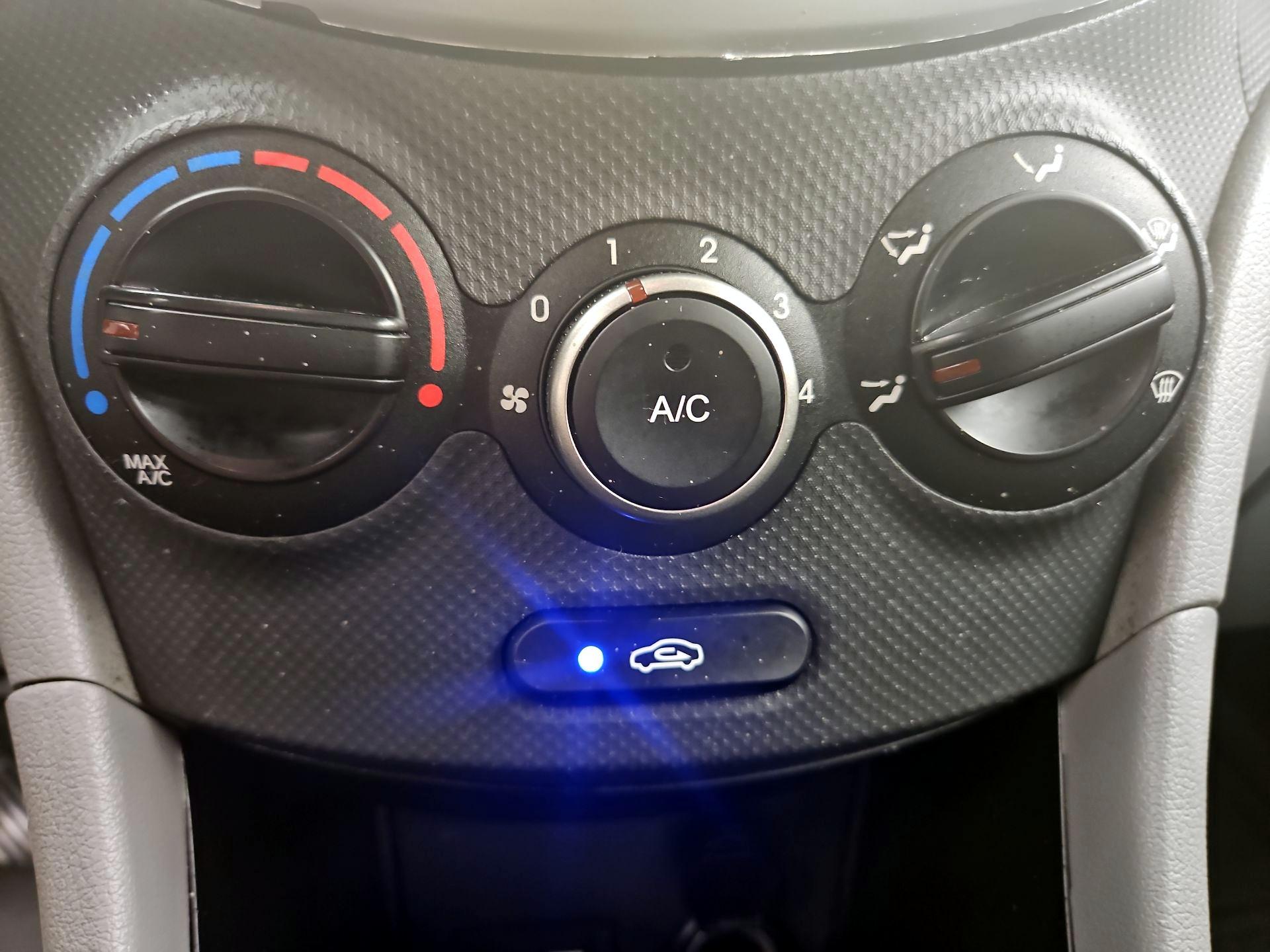 Thumbnail: 2017 Hyundai Accent - 15