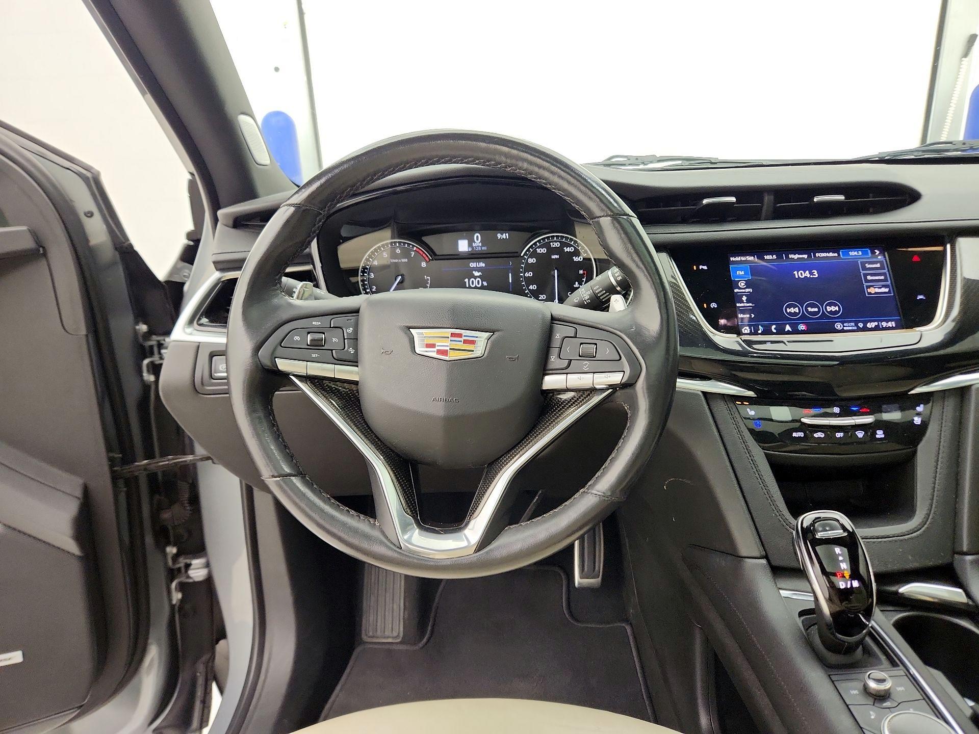 Thumbnail: 2023 Cadillac XT6 - 10
