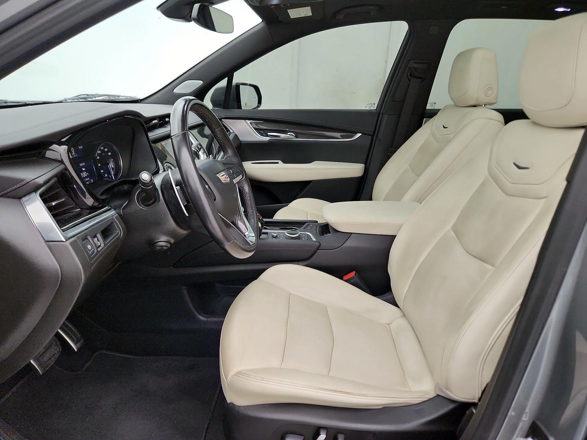 Thumbnail: 2023 Cadillac XT6 - 11