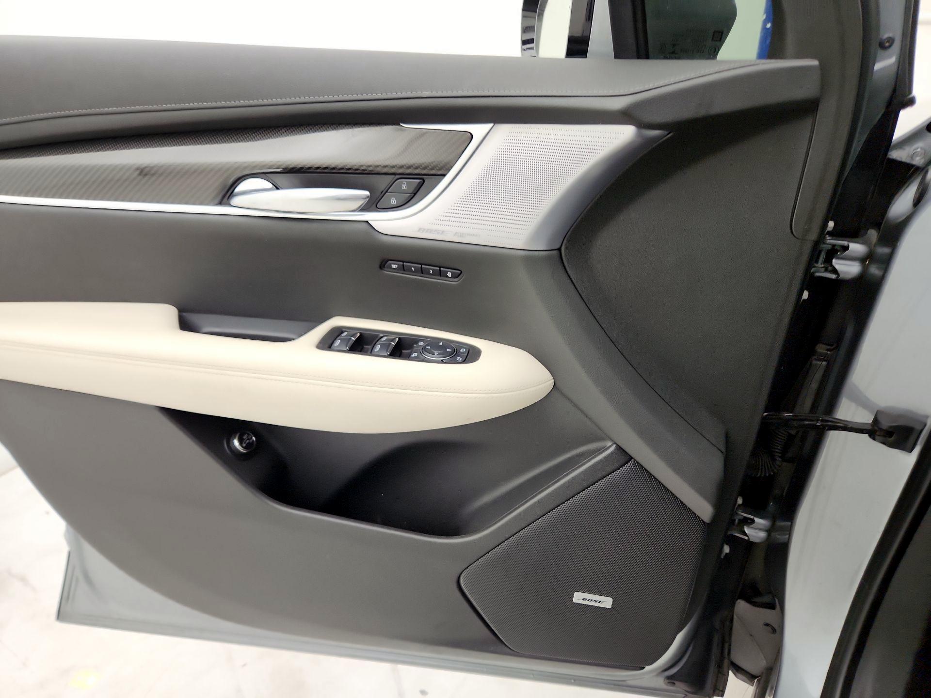 Thumbnail: 2023 Cadillac XT6 - 12