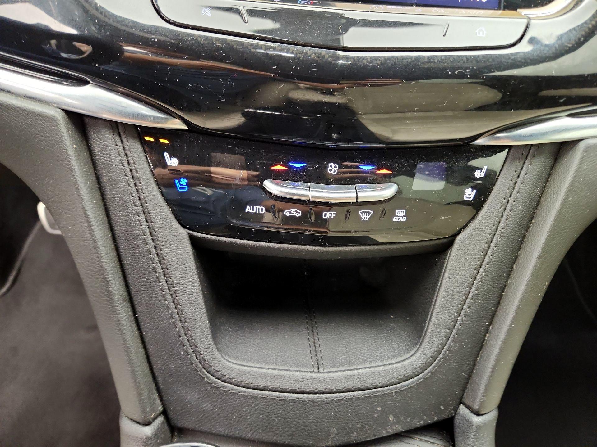 Thumbnail: 2023 Cadillac XT6 - 16