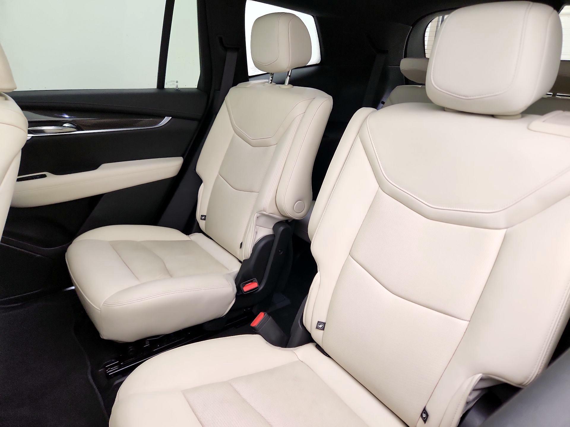 Thumbnail: 2023 Cadillac XT6 - 19