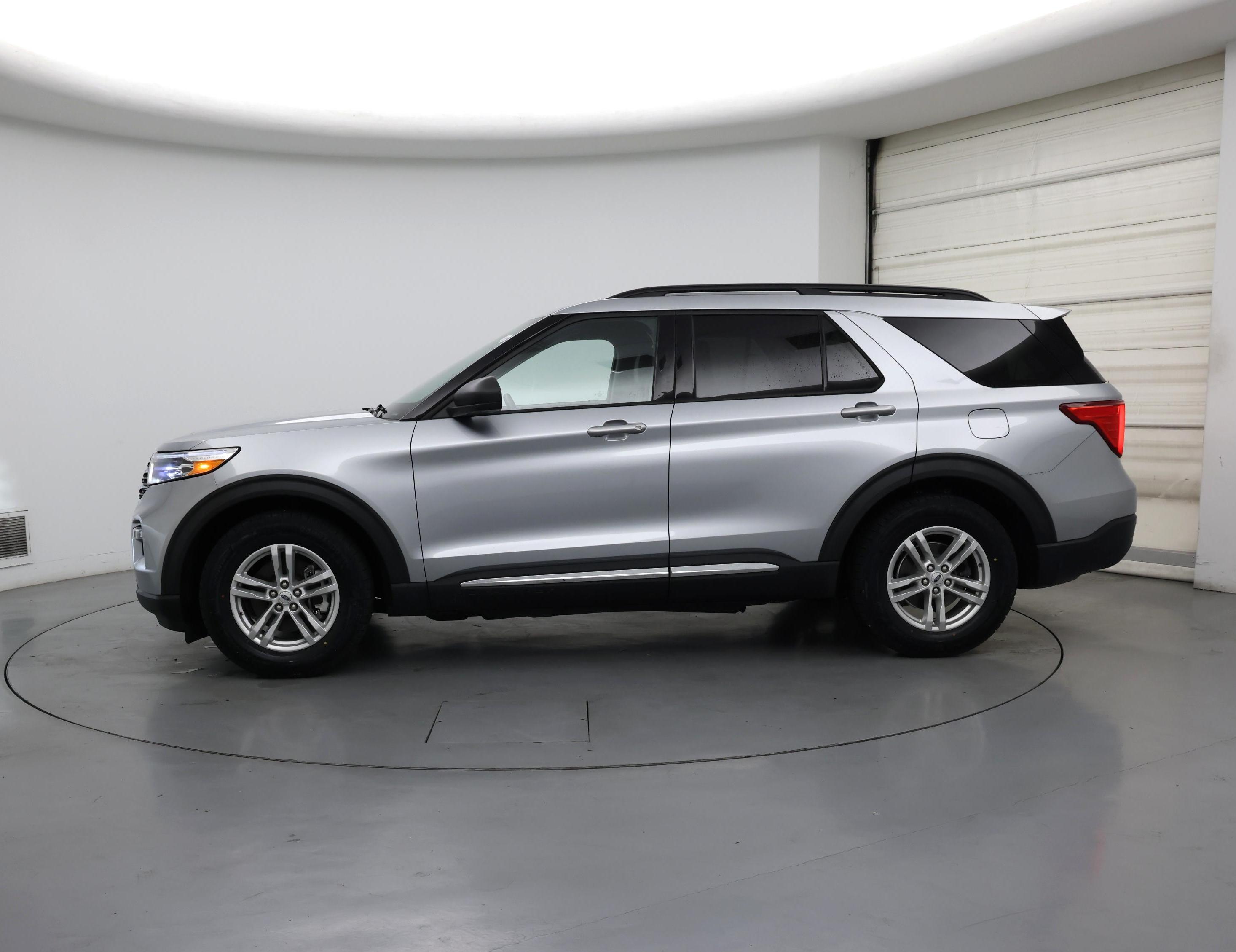 Thumbnail: 2022 Ford Explorer - 3