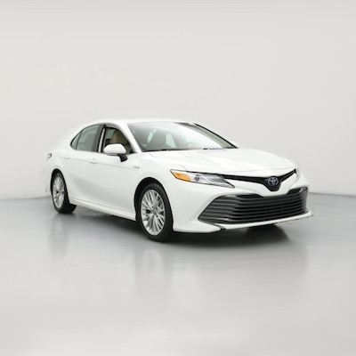 White 2020 Toyota Camry Hybrid XLE