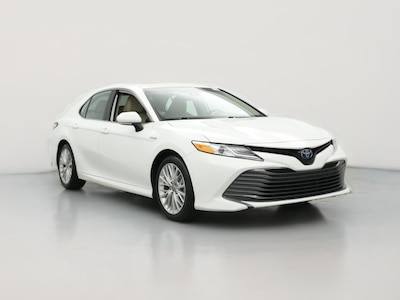 White 2020 Toyota Camry Hybrid XLE