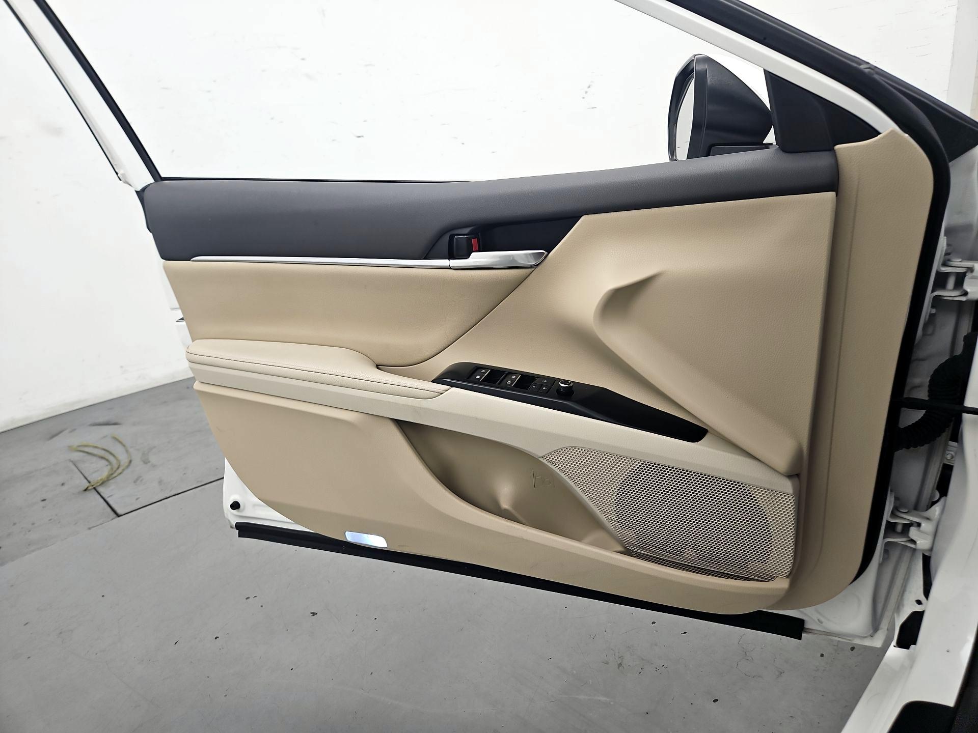 Thumbnail: 2020 Toyota Camry - 12