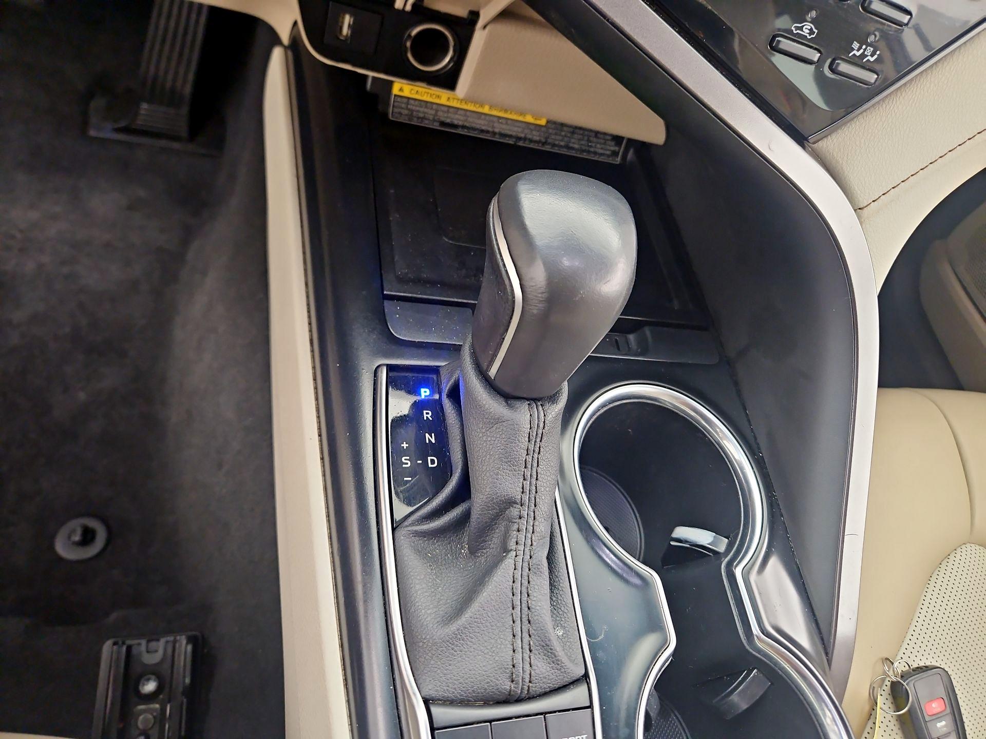 Thumbnail: 2020 Toyota Camry - 17