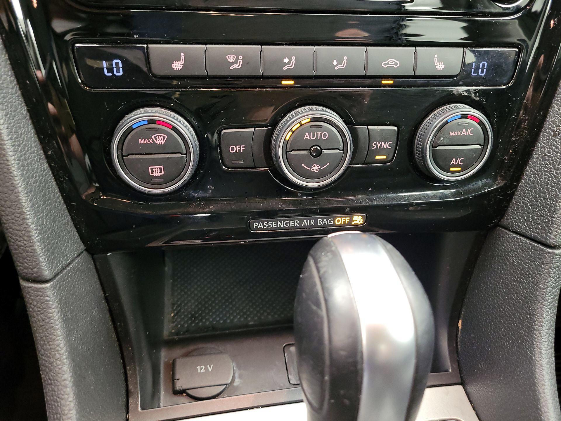 Thumbnail: 2020 Volkswagen Passat - 16