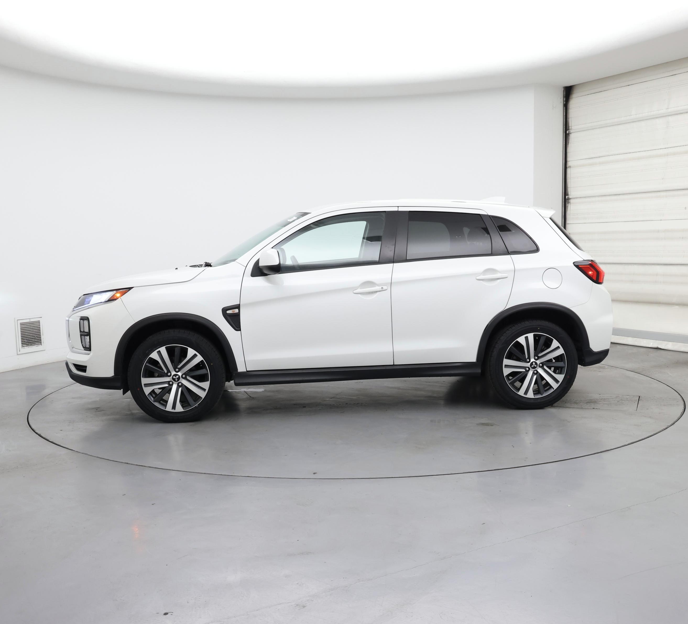 Thumbnail: 2021 Mitsubishi Outlander Sport - 3