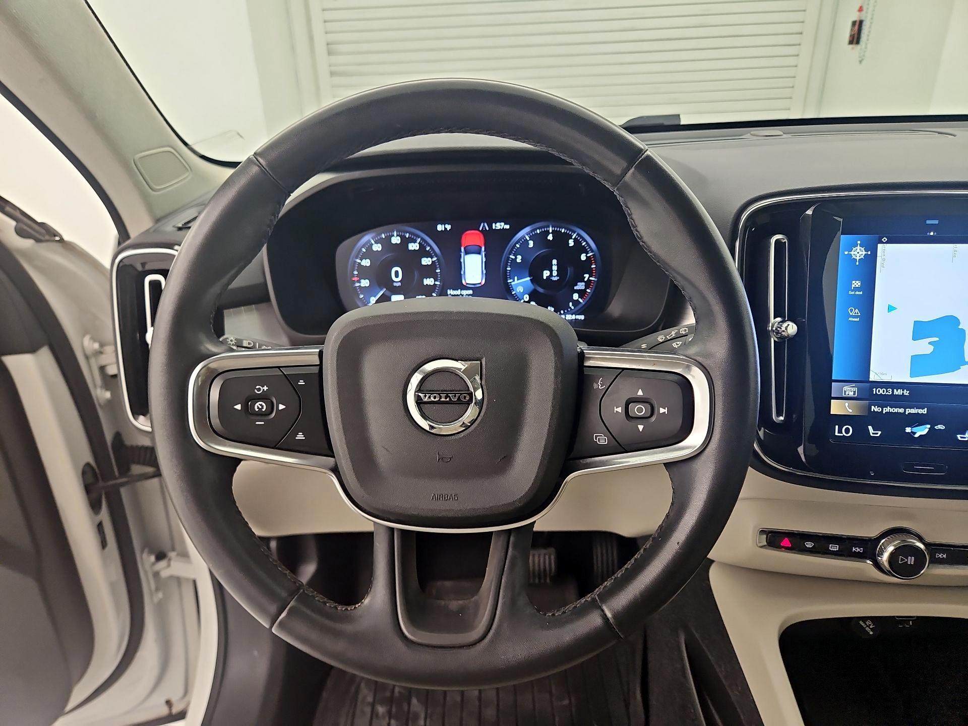 Thumbnail: 2022 Volvo XC40 - 10