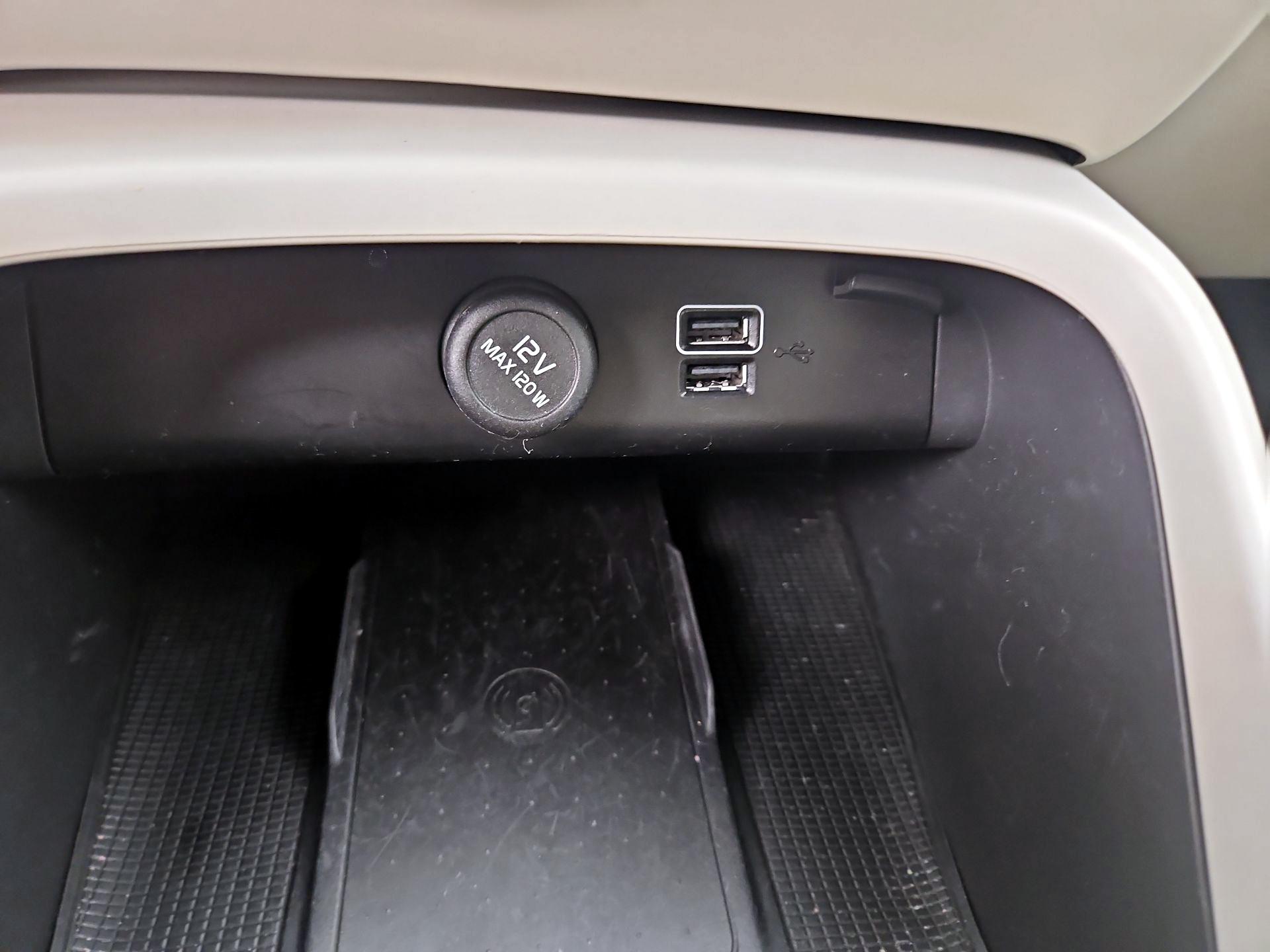 Thumbnail: 2022 Volvo XC40 - 19