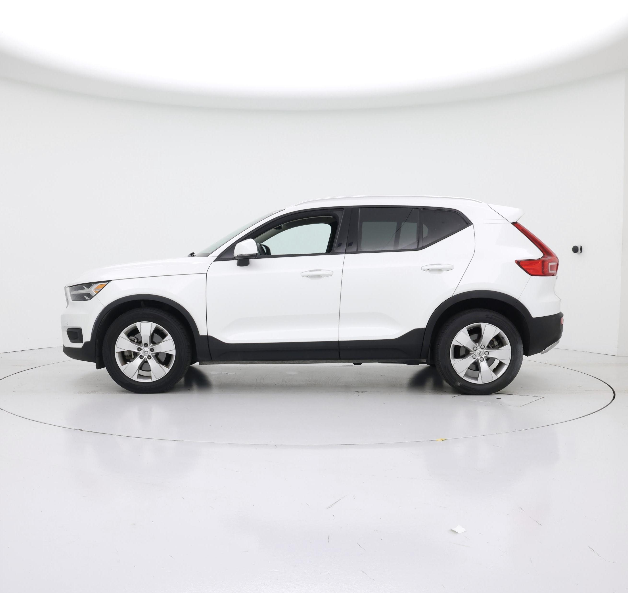 Thumbnail: 2022 Volvo XC40 - 3