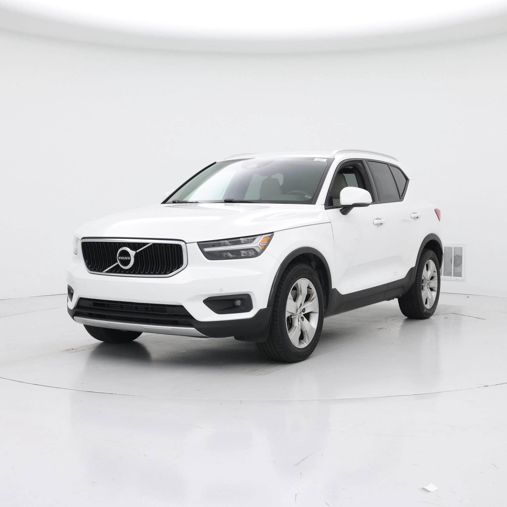 Thumbnail: 2022 Volvo XC40 - 4