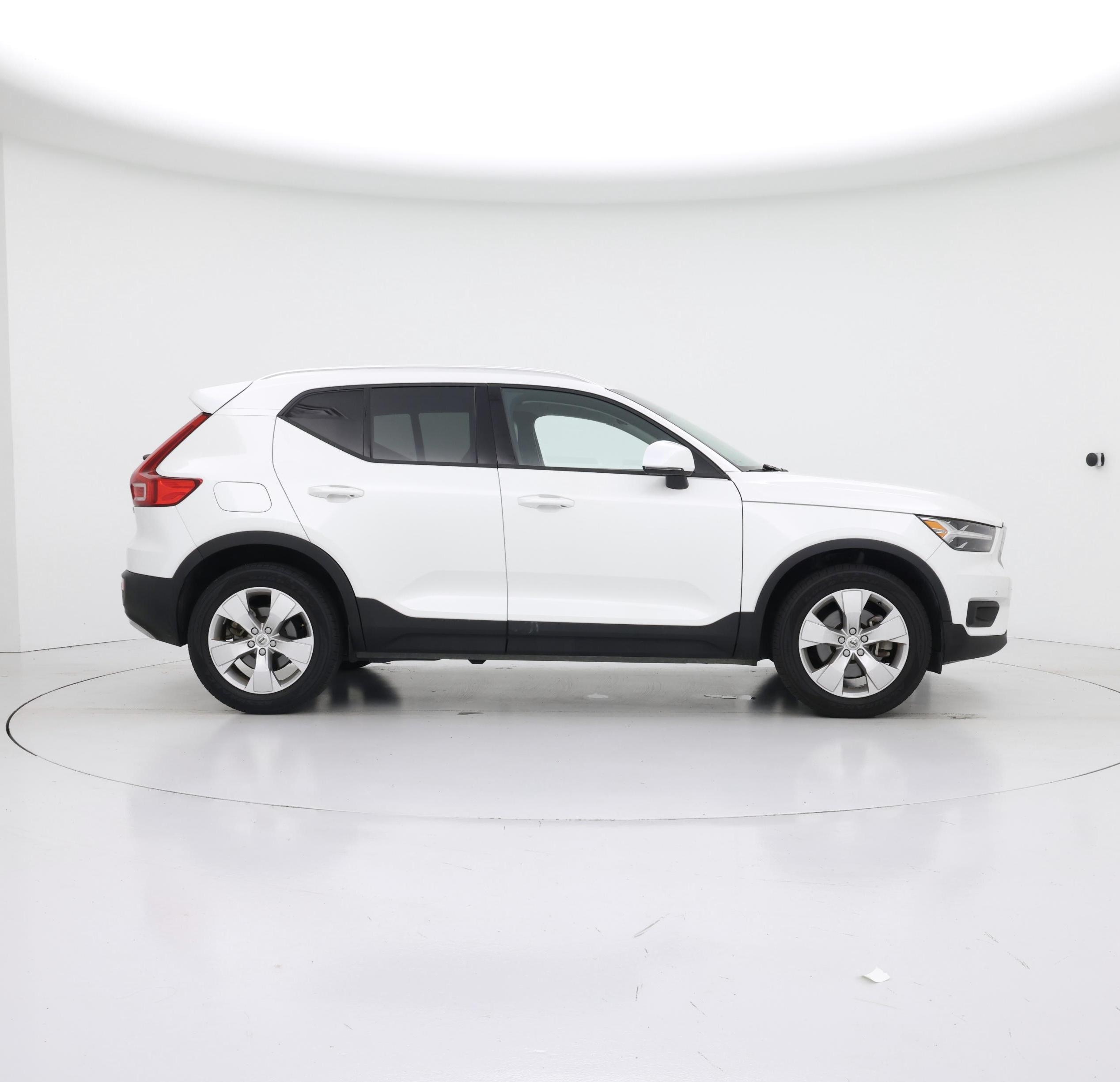 Thumbnail: 2022 Volvo XC40 - 7