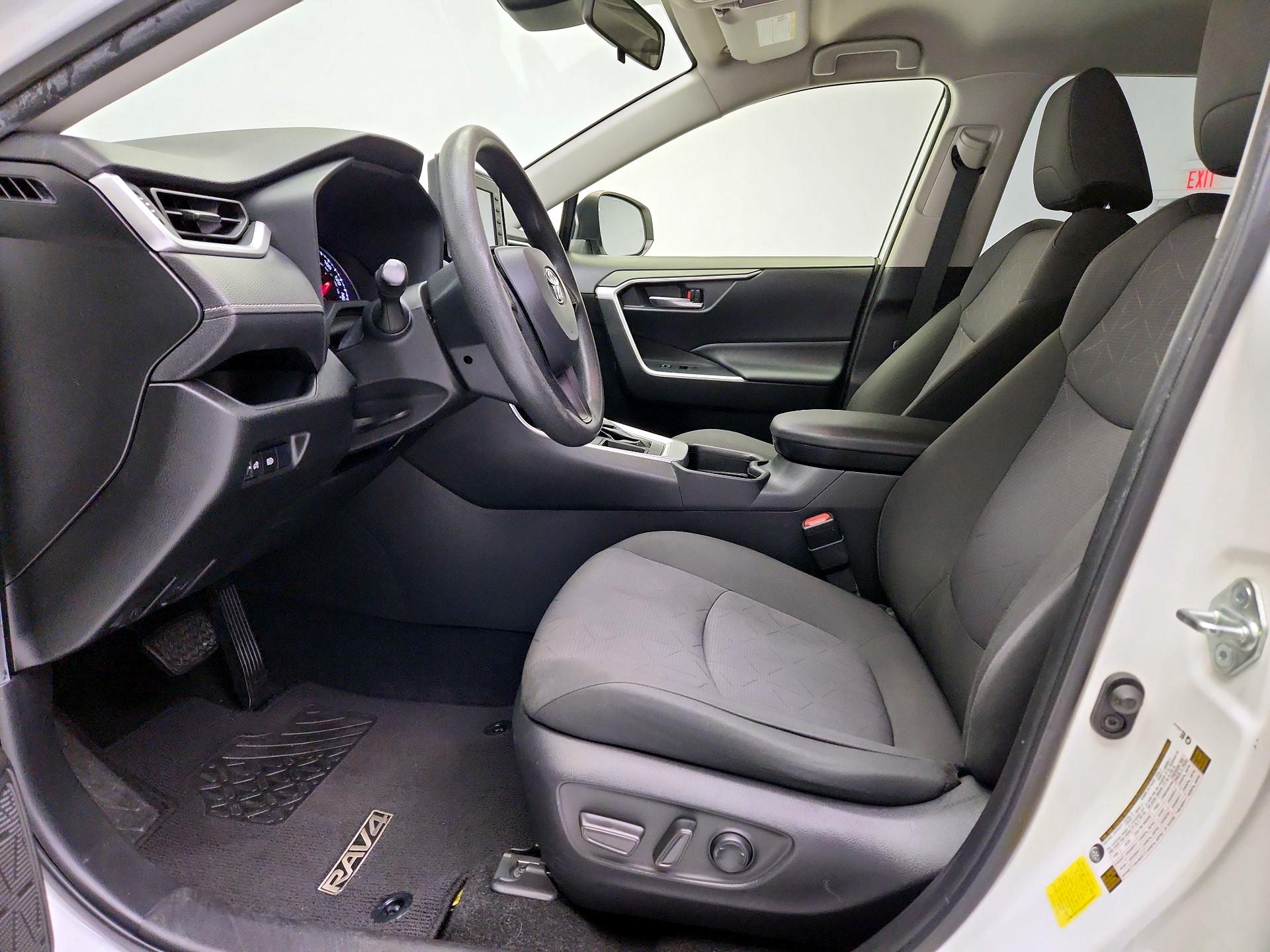 Thumbnail: 2020 Toyota RAV4 - 11