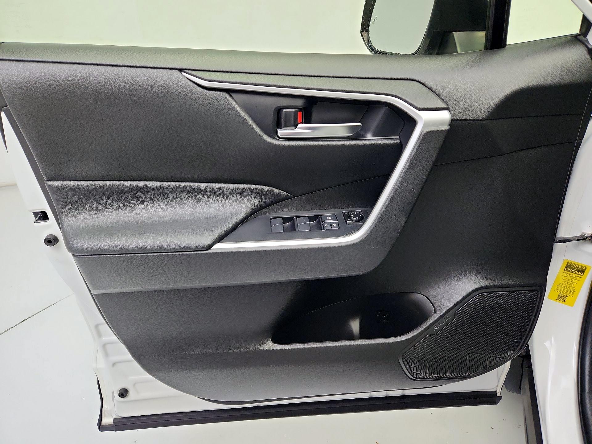 Thumbnail: 2020 Toyota RAV4 - 12