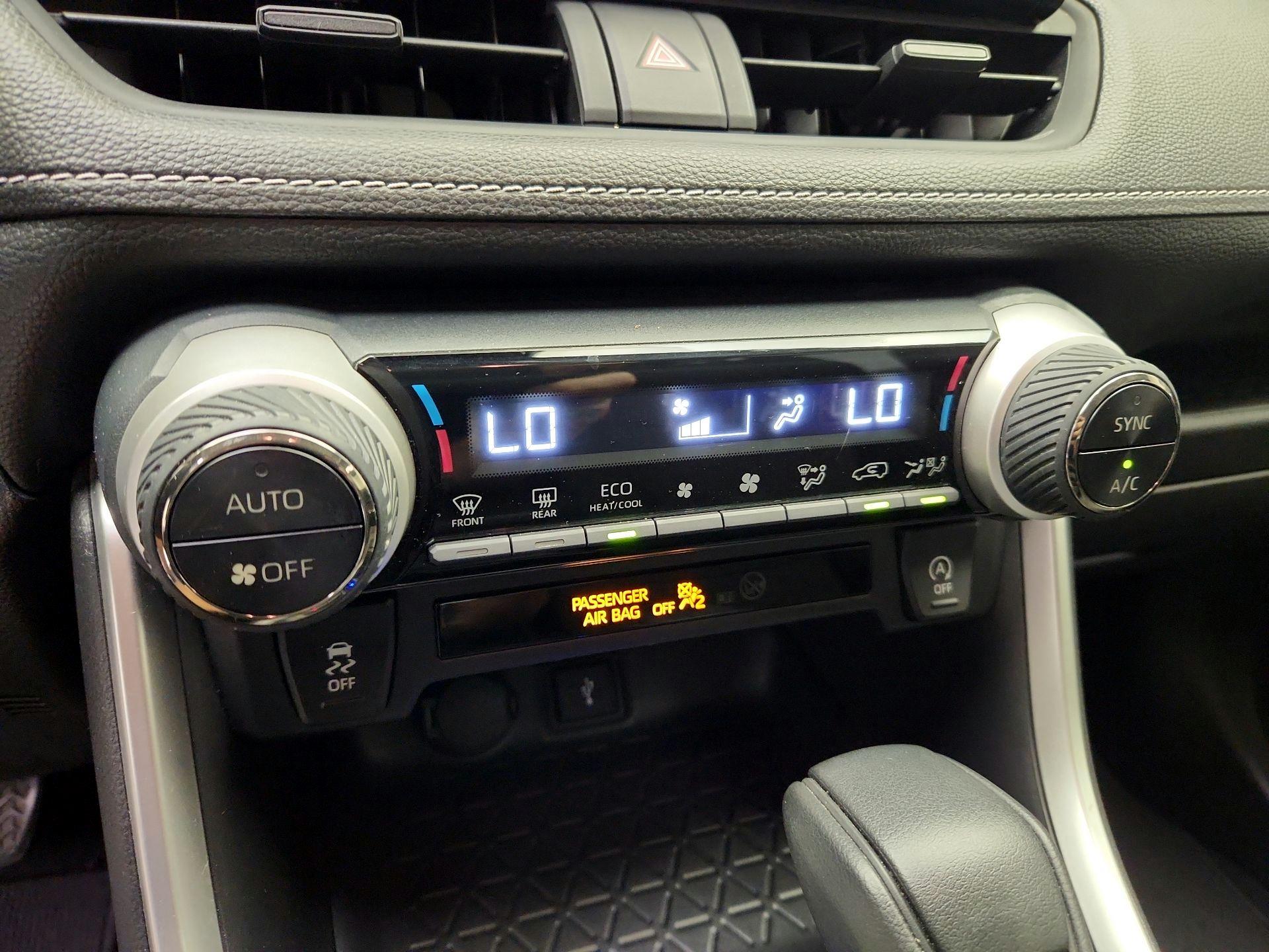 Thumbnail: 2020 Toyota RAV4 - 16