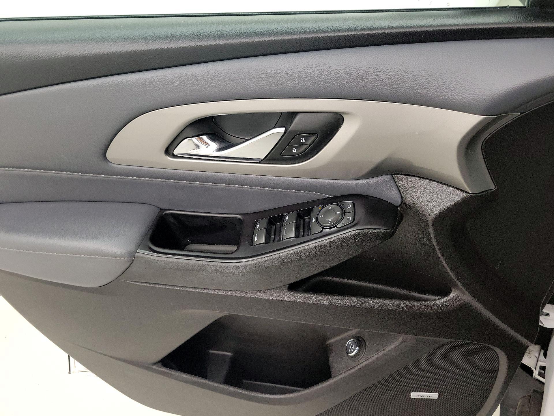Thumbnail: 2018 Chevrolet Traverse - 12