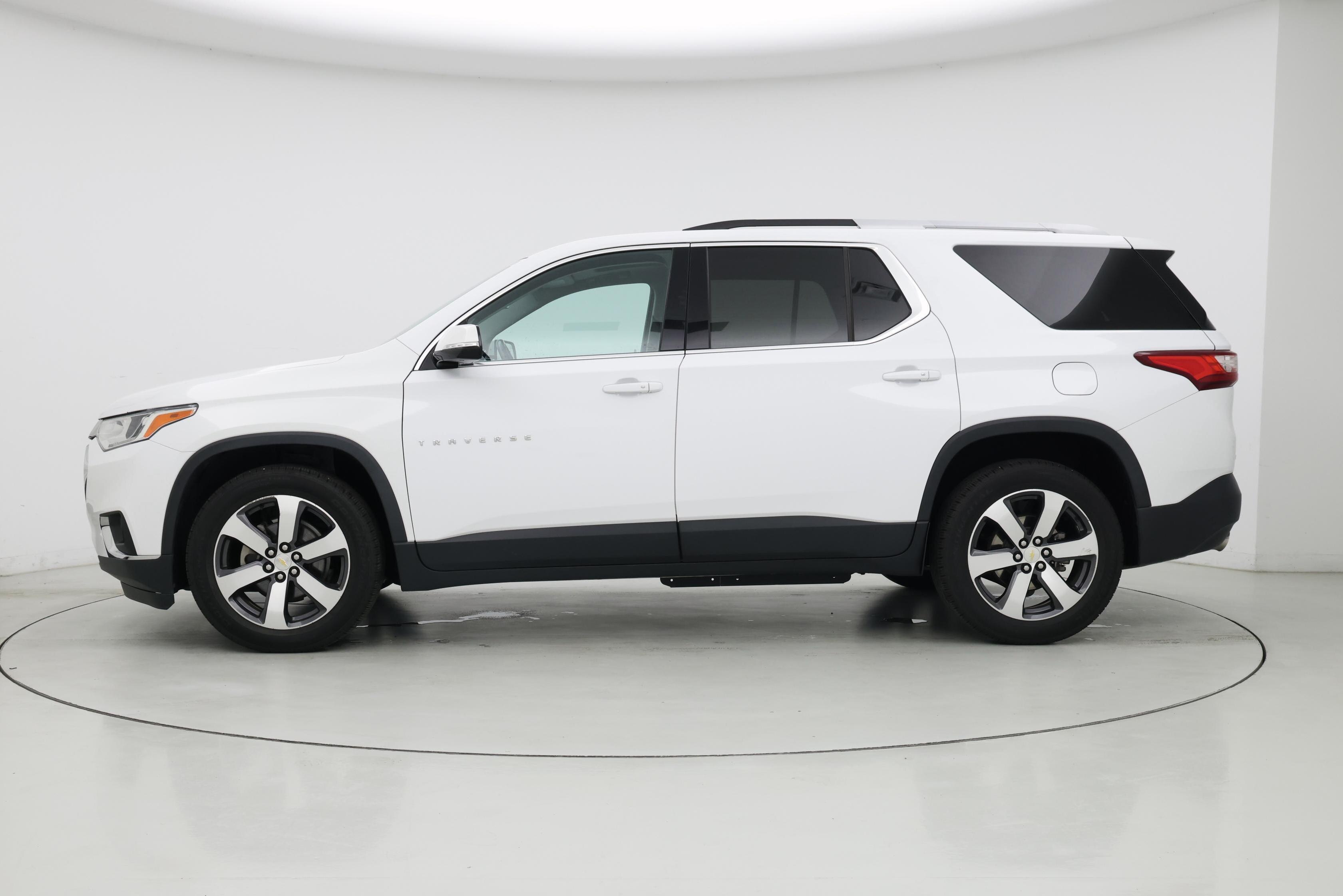Thumbnail: 2018 Chevrolet Traverse - 3