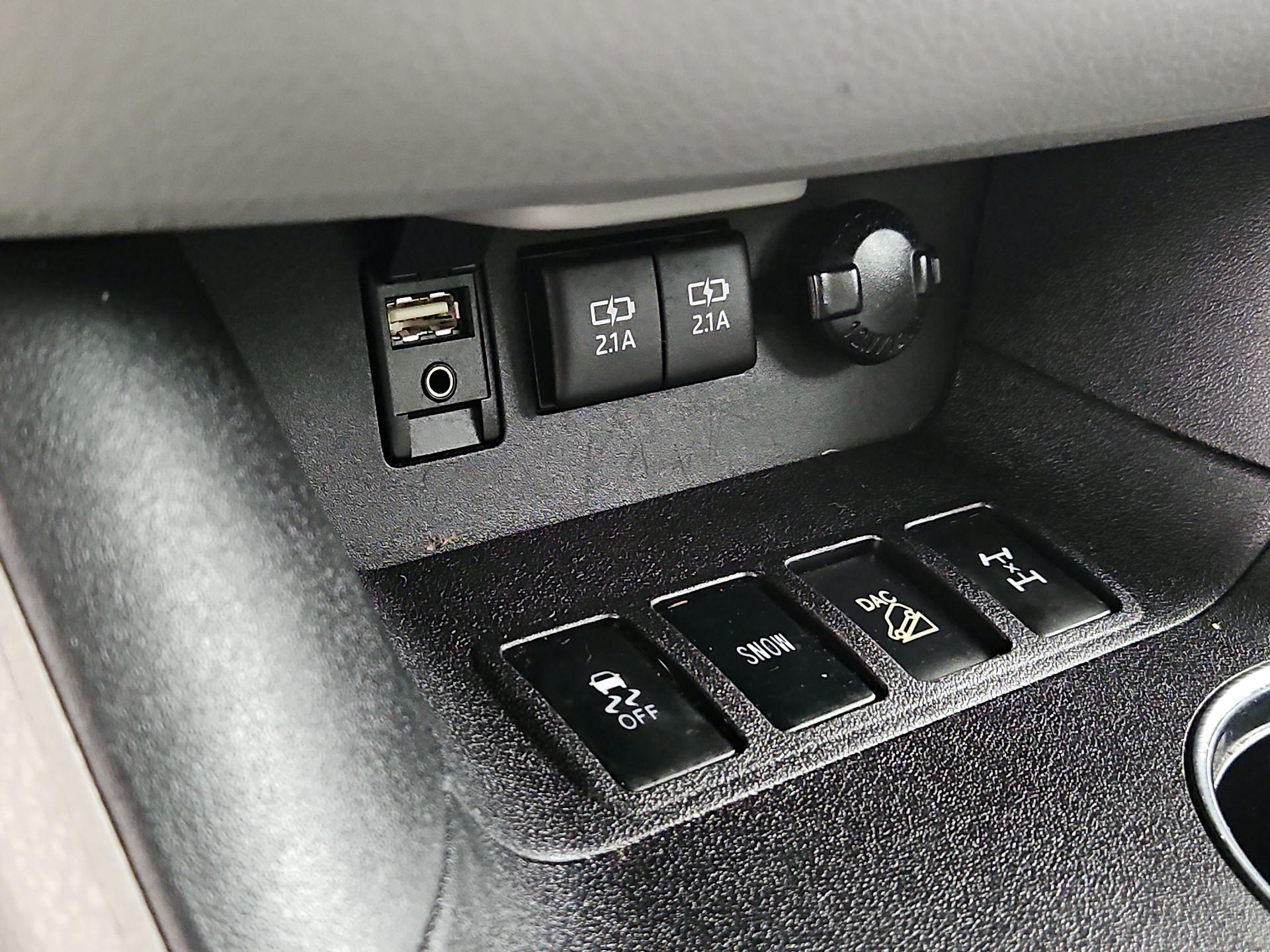 Thumbnail: 2017 Toyota Highlander - 18