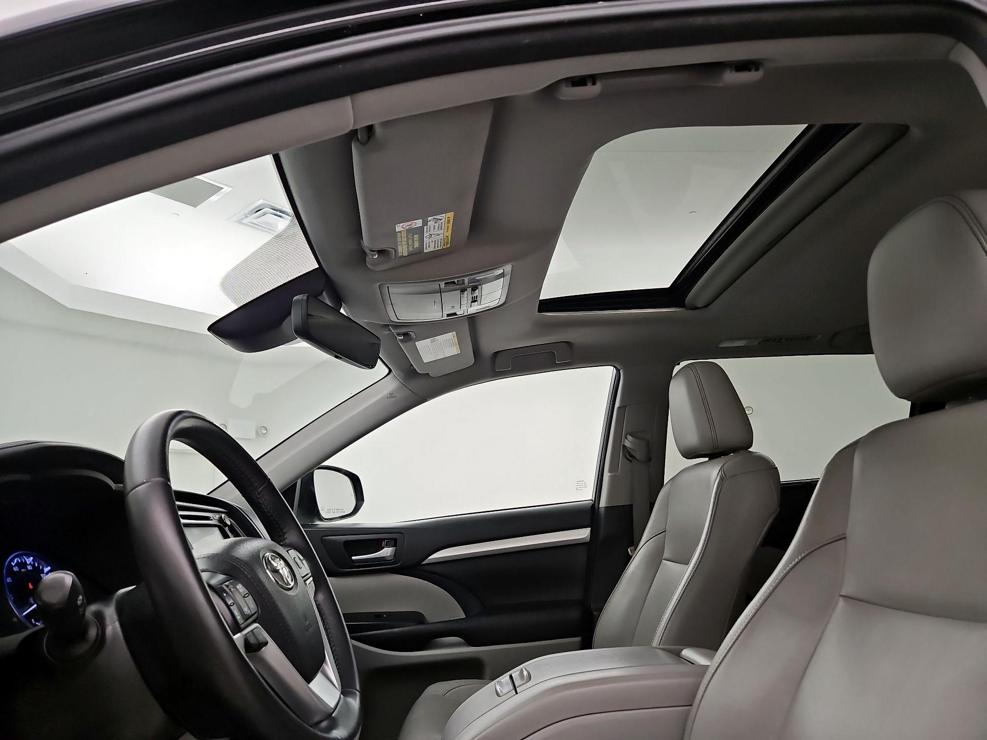 Thumbnail: 2017 Toyota Highlander - 19
