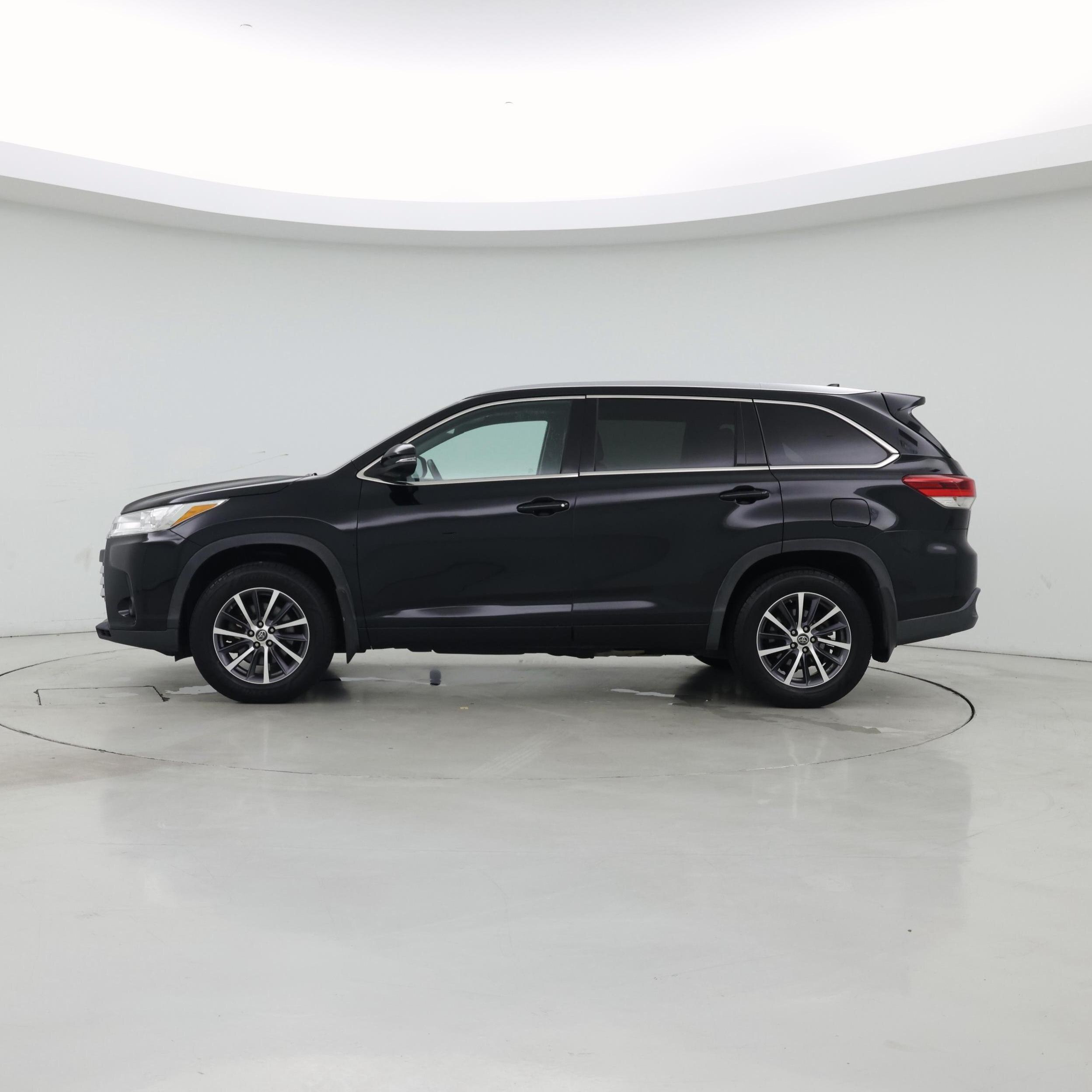 Thumbnail: 2017 Toyota Highlander - 3