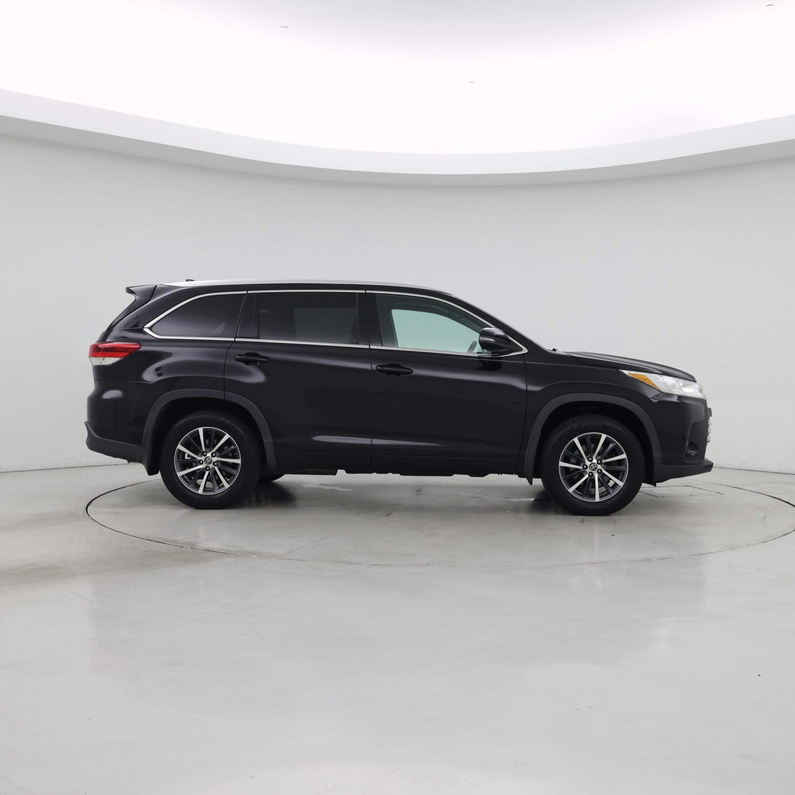 Thumbnail: 2017 Toyota Highlander - 7