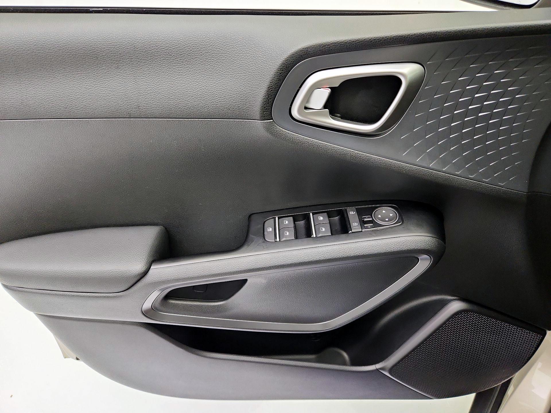 Thumbnail: 2020 Kia Soul - 12