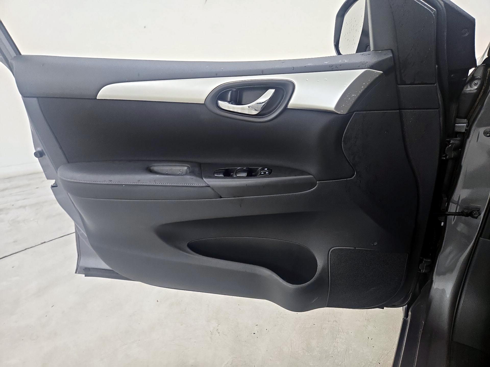 Thumbnail: 2018 Nissan Sentra - 12