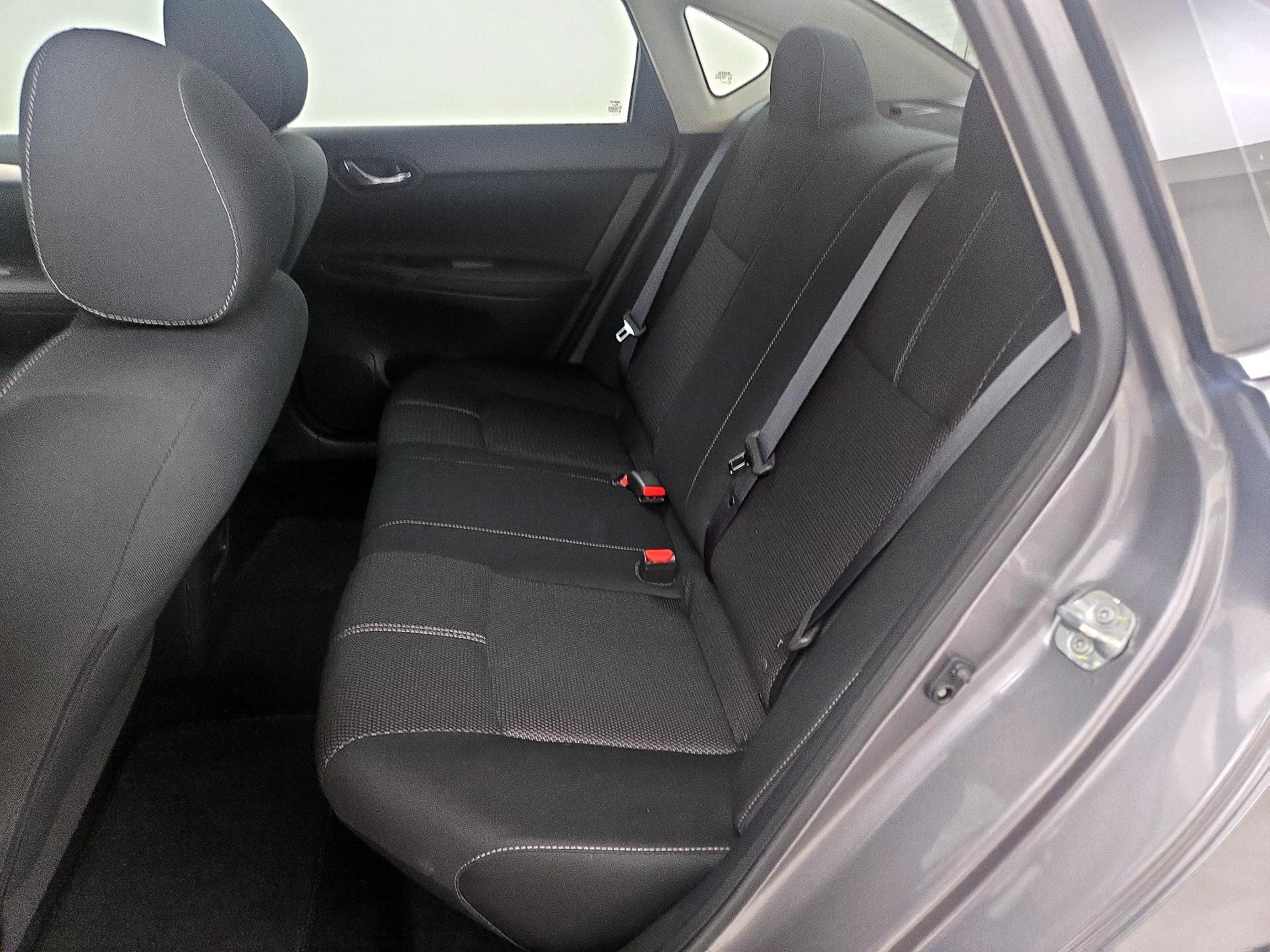 Thumbnail: 2018 Nissan Sentra - 19