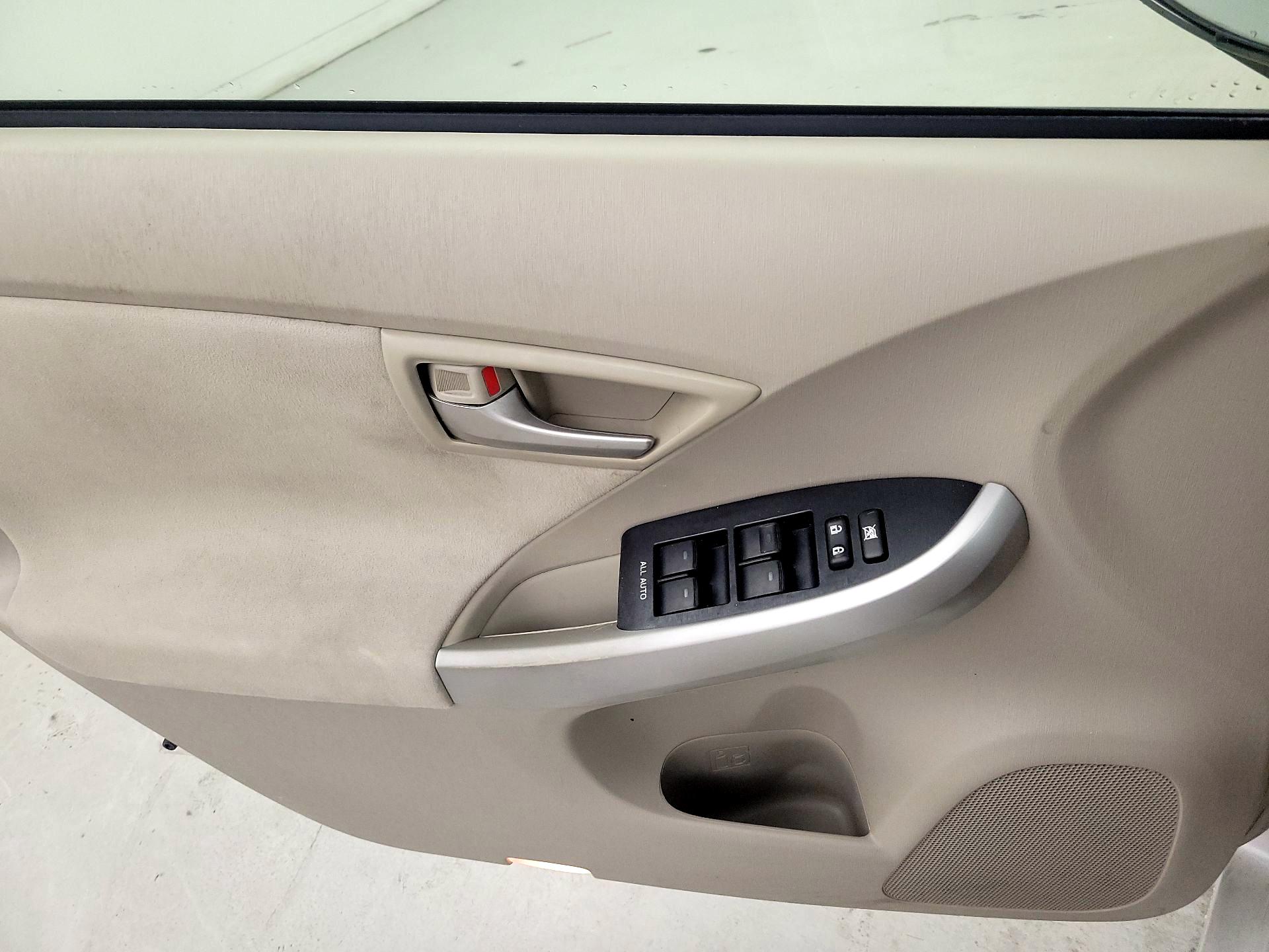 Thumbnail: 2015 Toyota Prius - 12