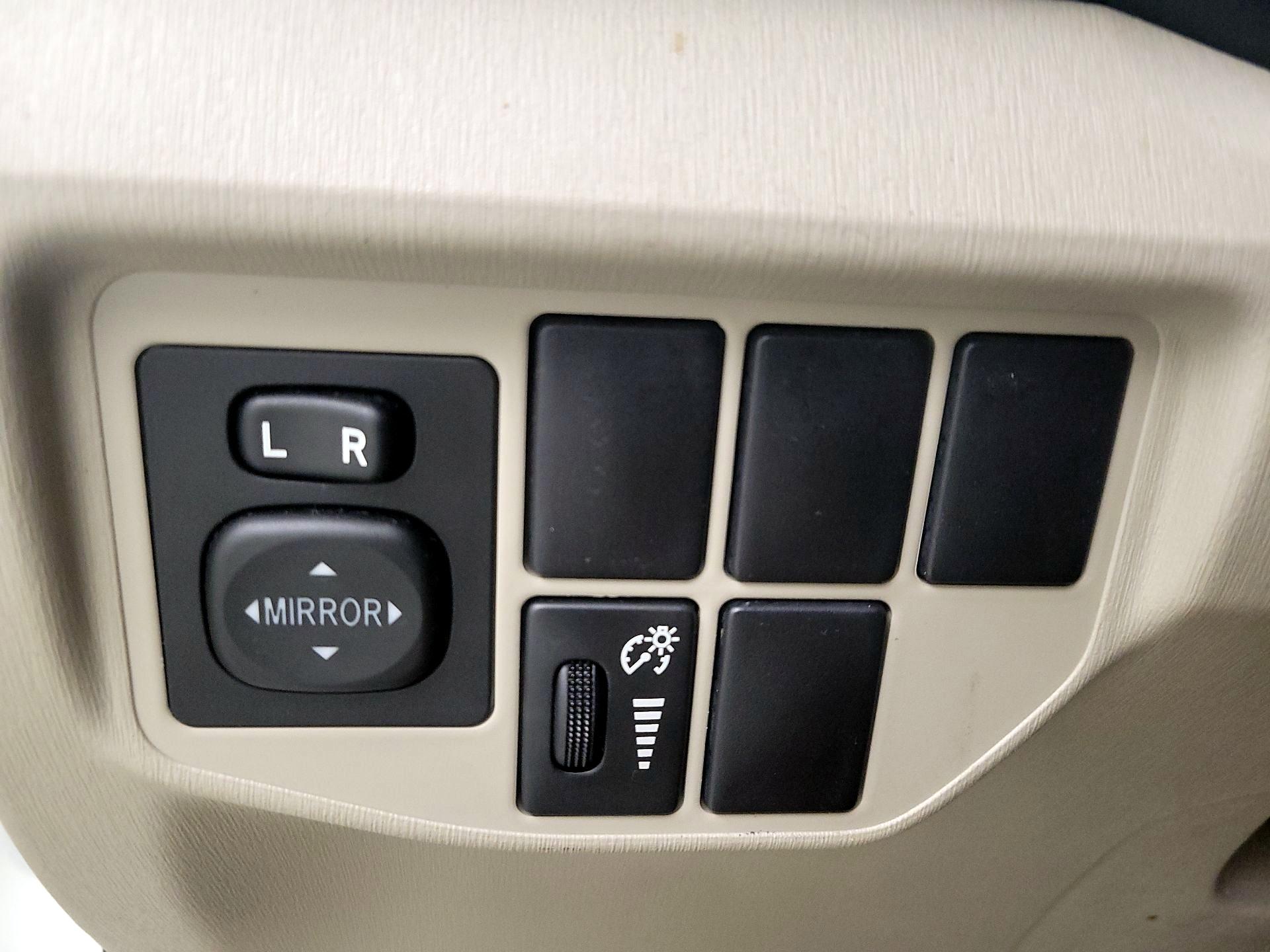 Thumbnail: 2015 Toyota Prius - 13