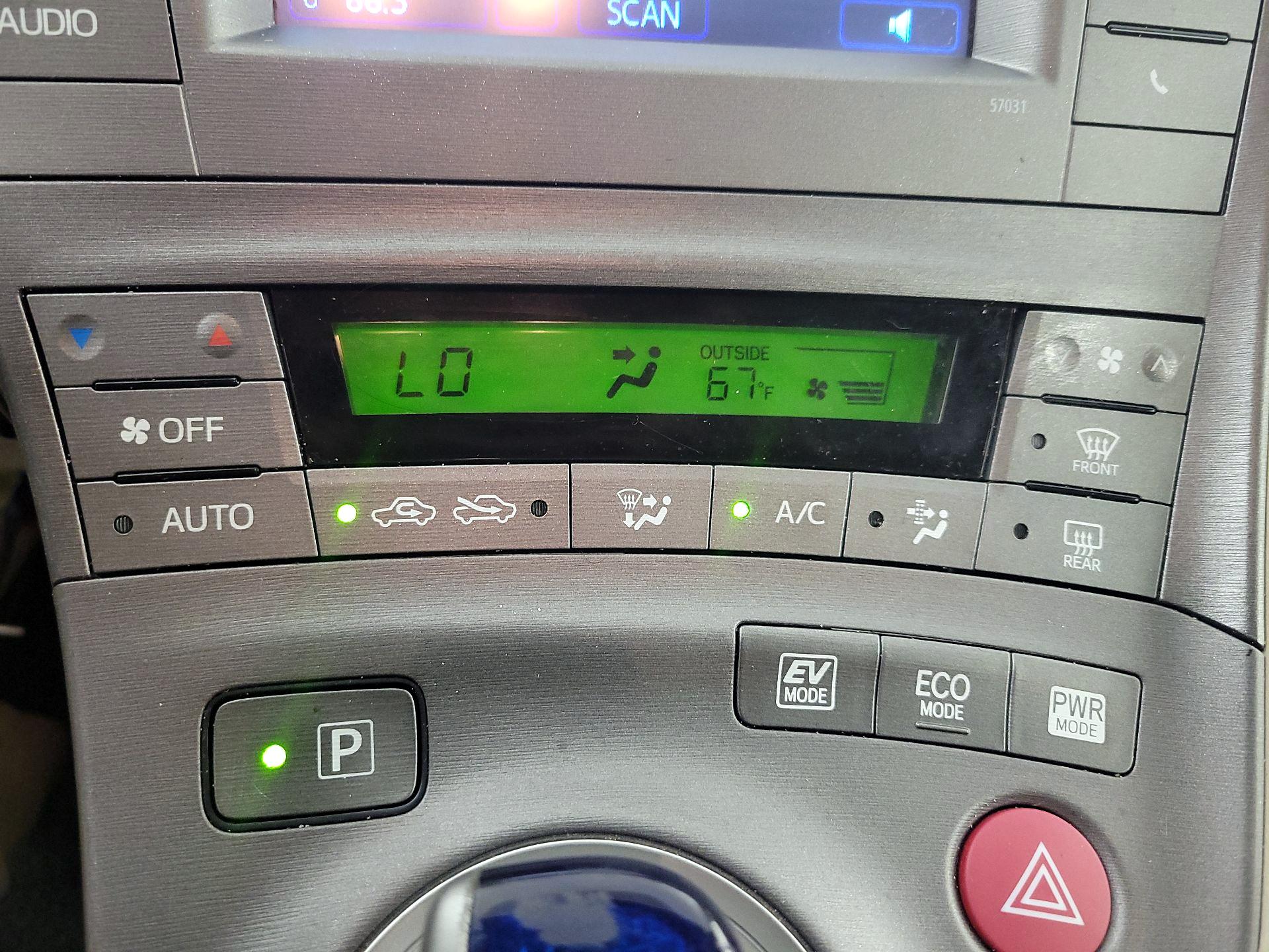 Thumbnail: 2015 Toyota Prius - 16