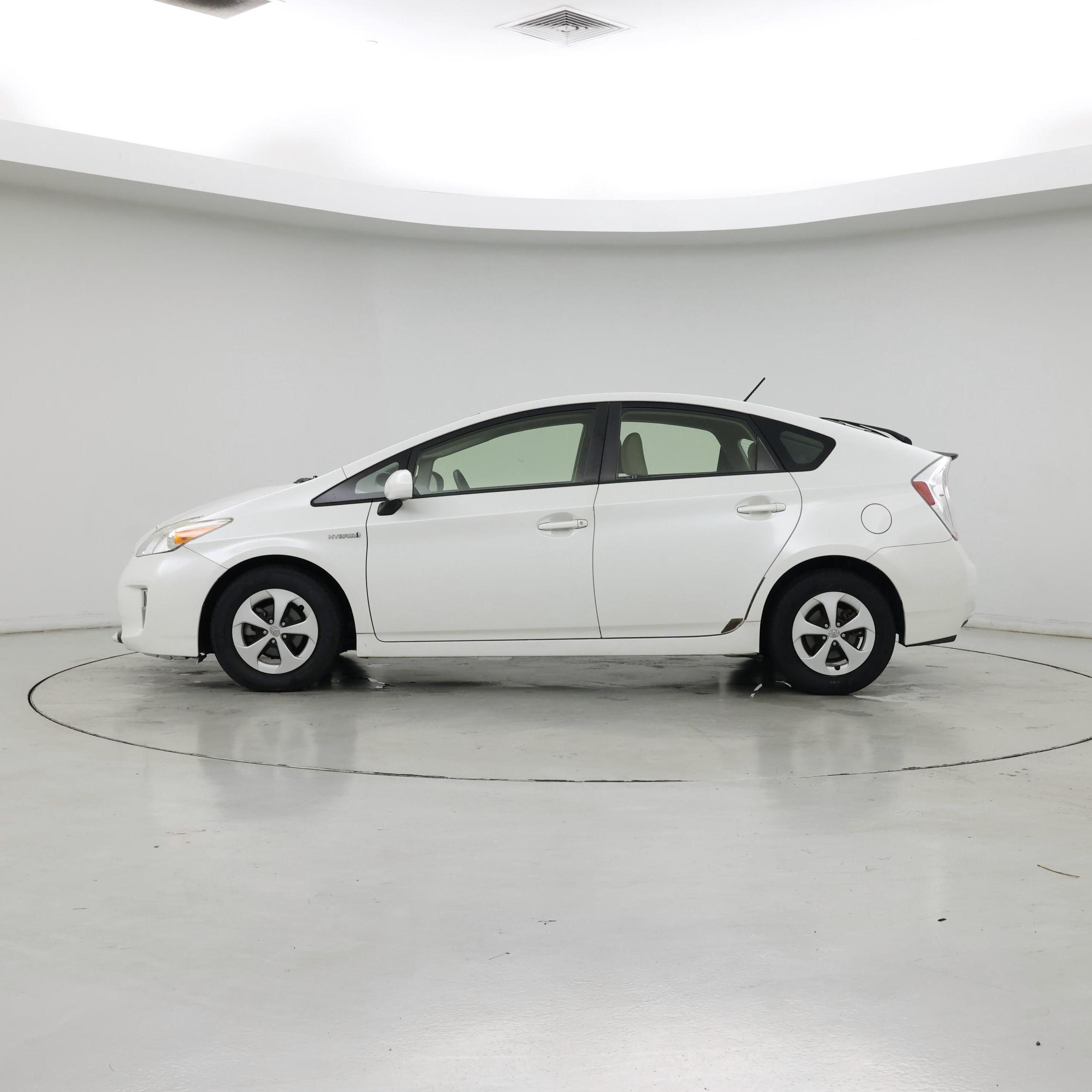 Thumbnail: 2015 Toyota Prius - 3