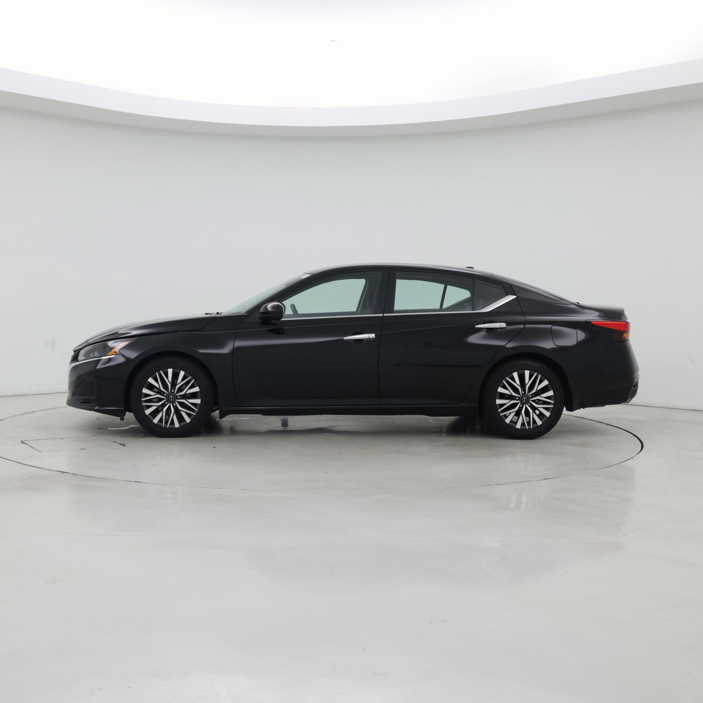 Thumbnail: 2023 Nissan Altima - 3