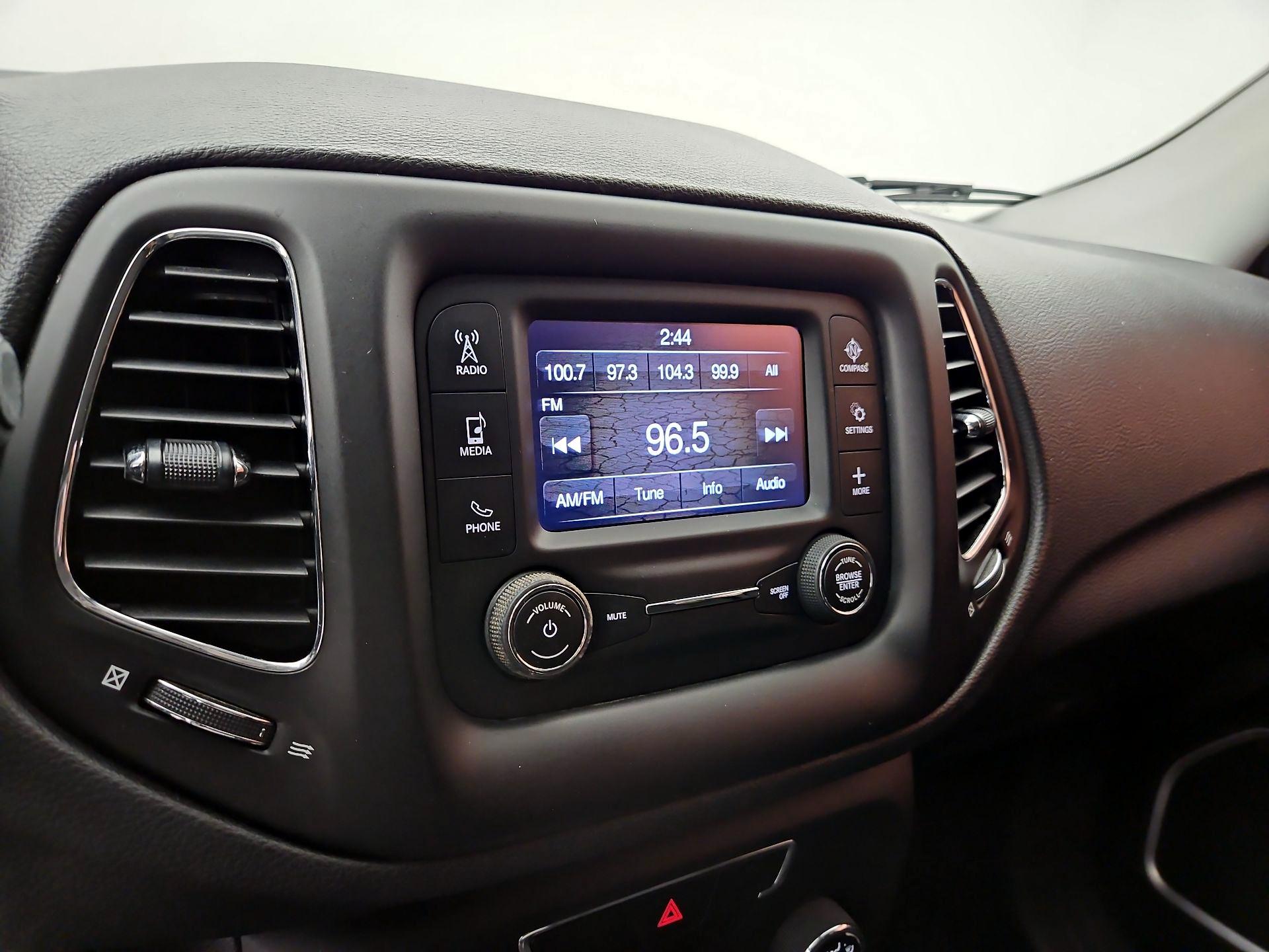 Thumbnail: 2018 Jeep Compass - 15