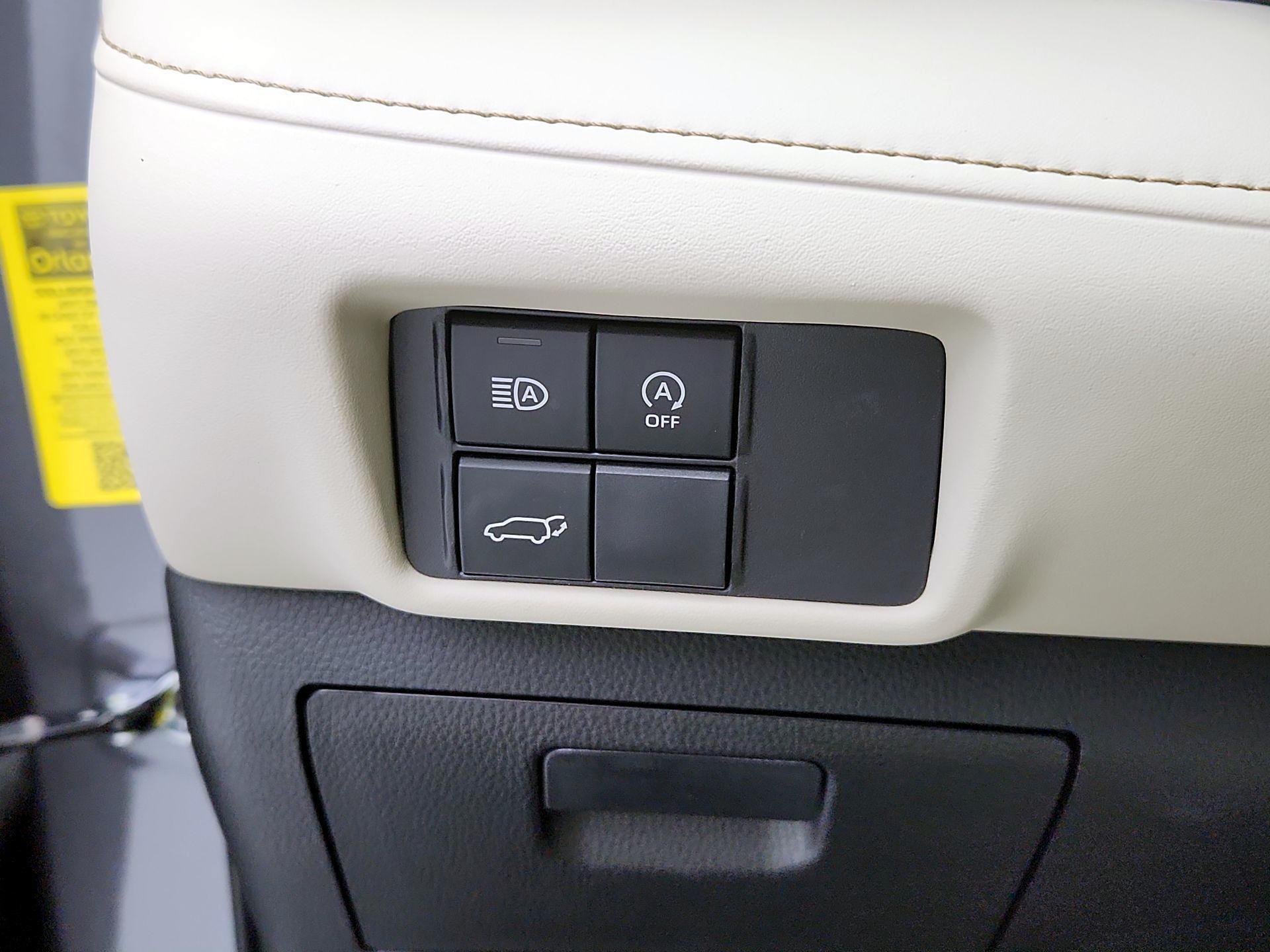 Thumbnail: 2023 Toyota Highlander - 13