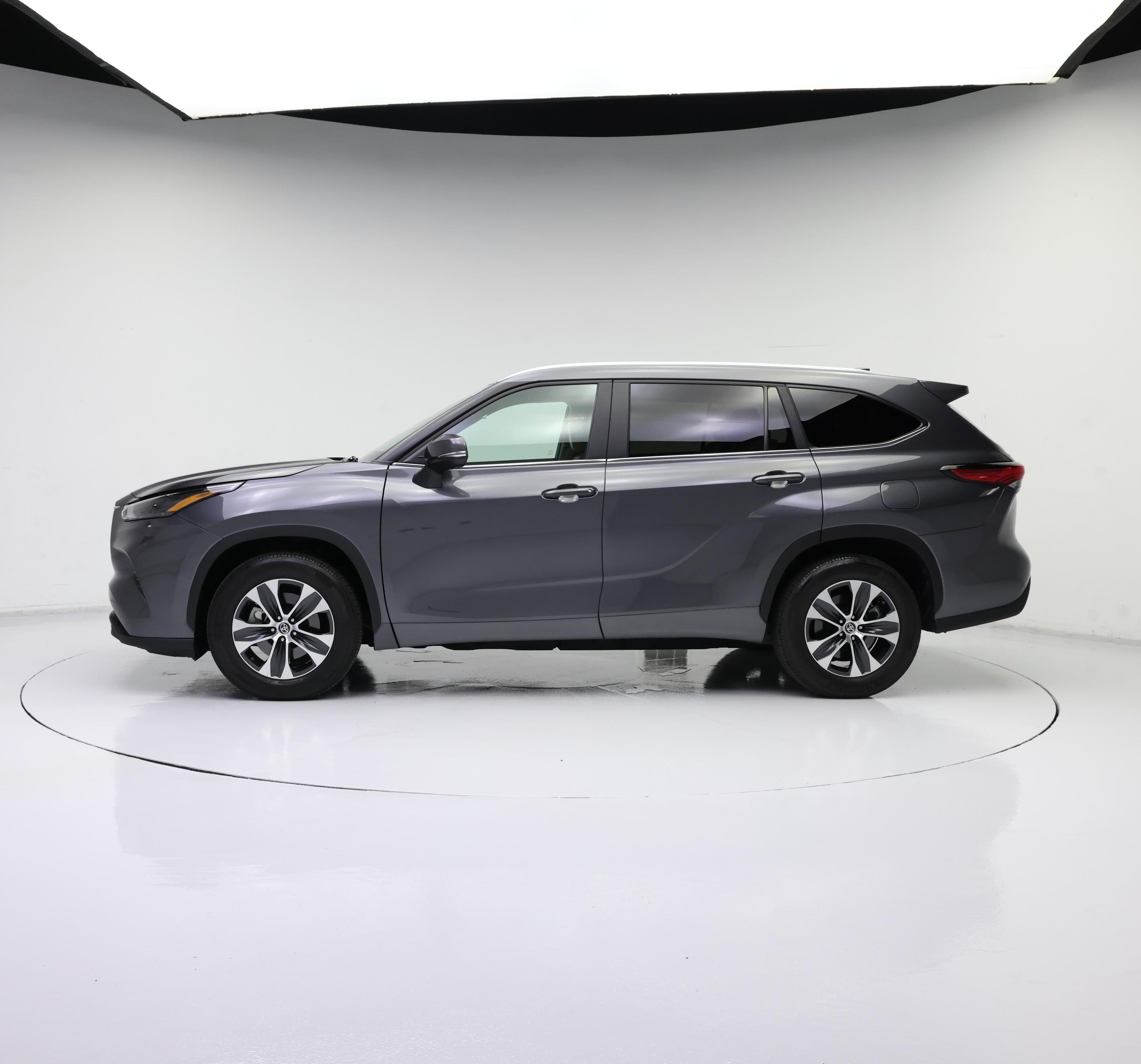 Thumbnail: 2023 Toyota Highlander - 3