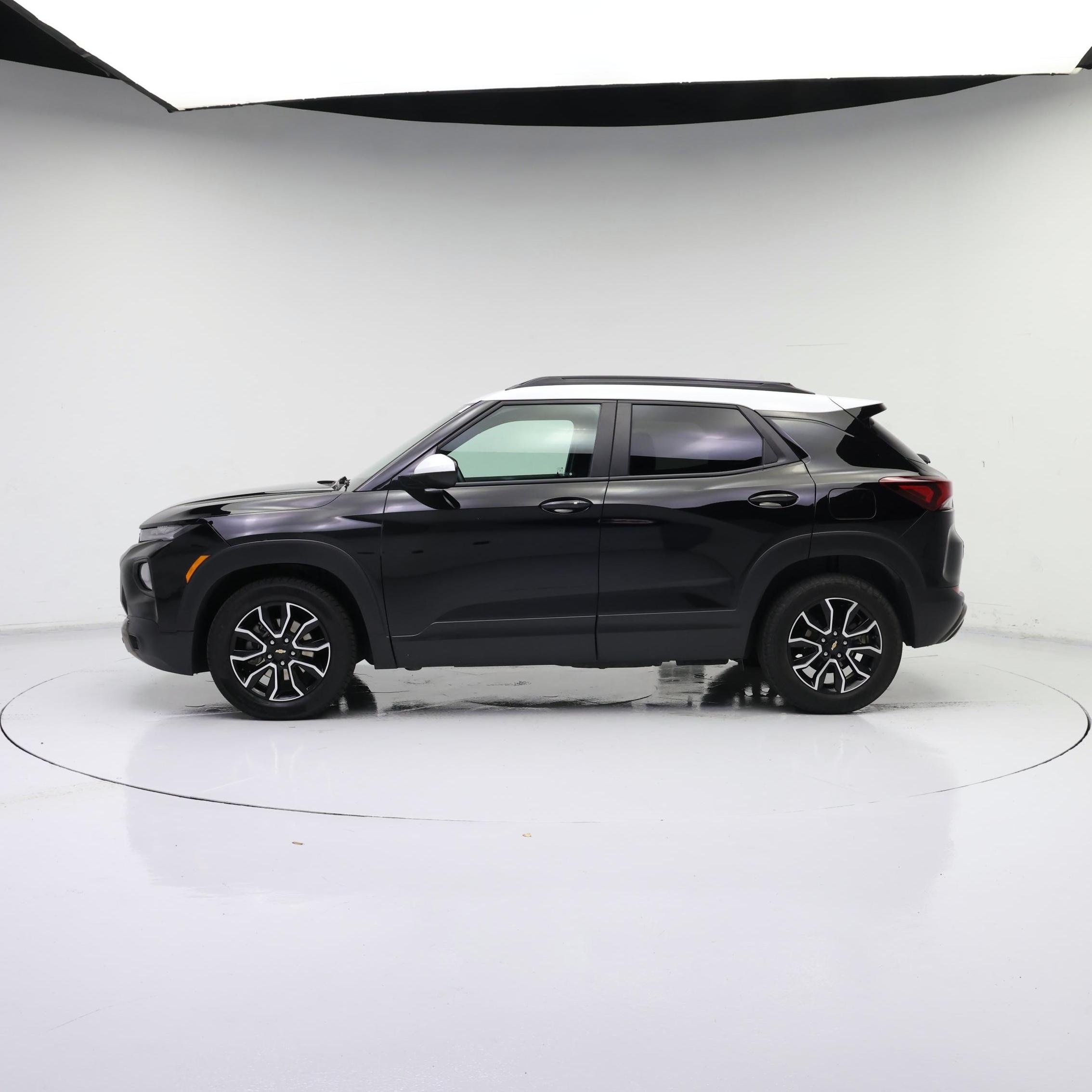 Thumbnail: 2021 Chevrolet TrailBlazer - 3