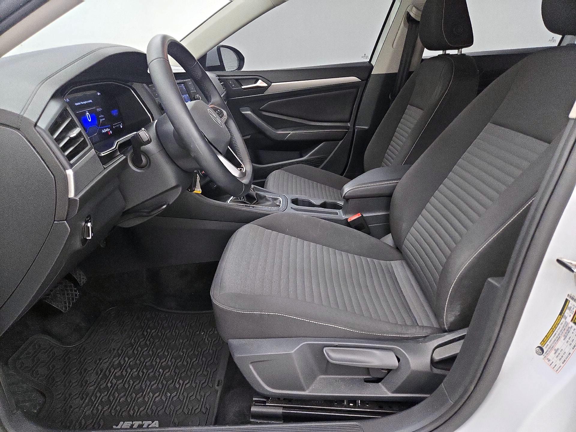 Thumbnail: 2024 Volkswagen Jetta - 11