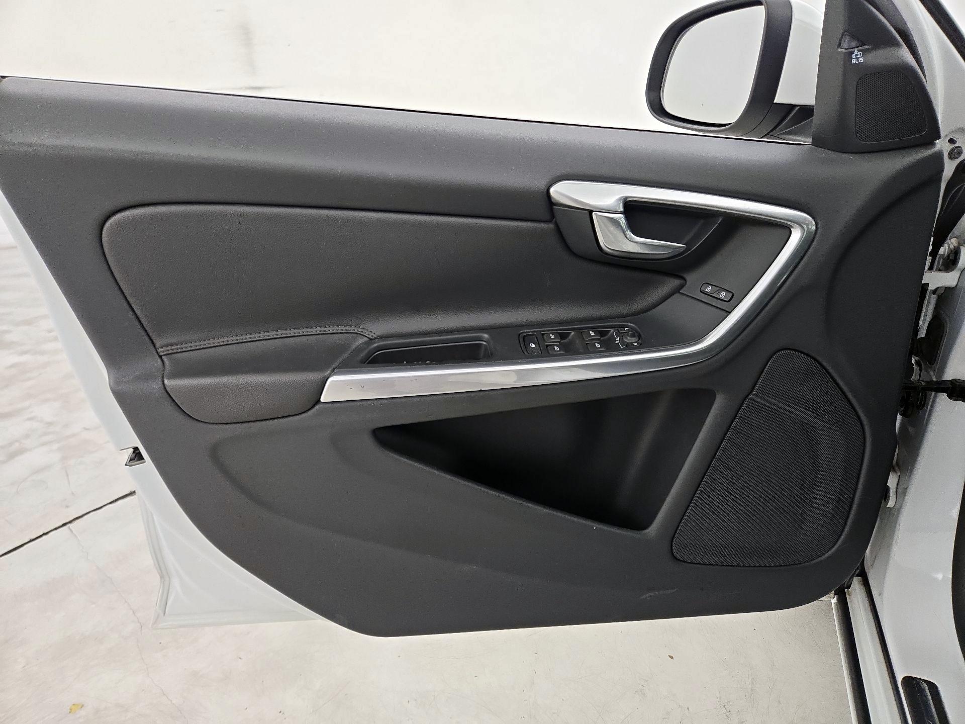 Thumbnail: 2016 Volvo S60 - 12