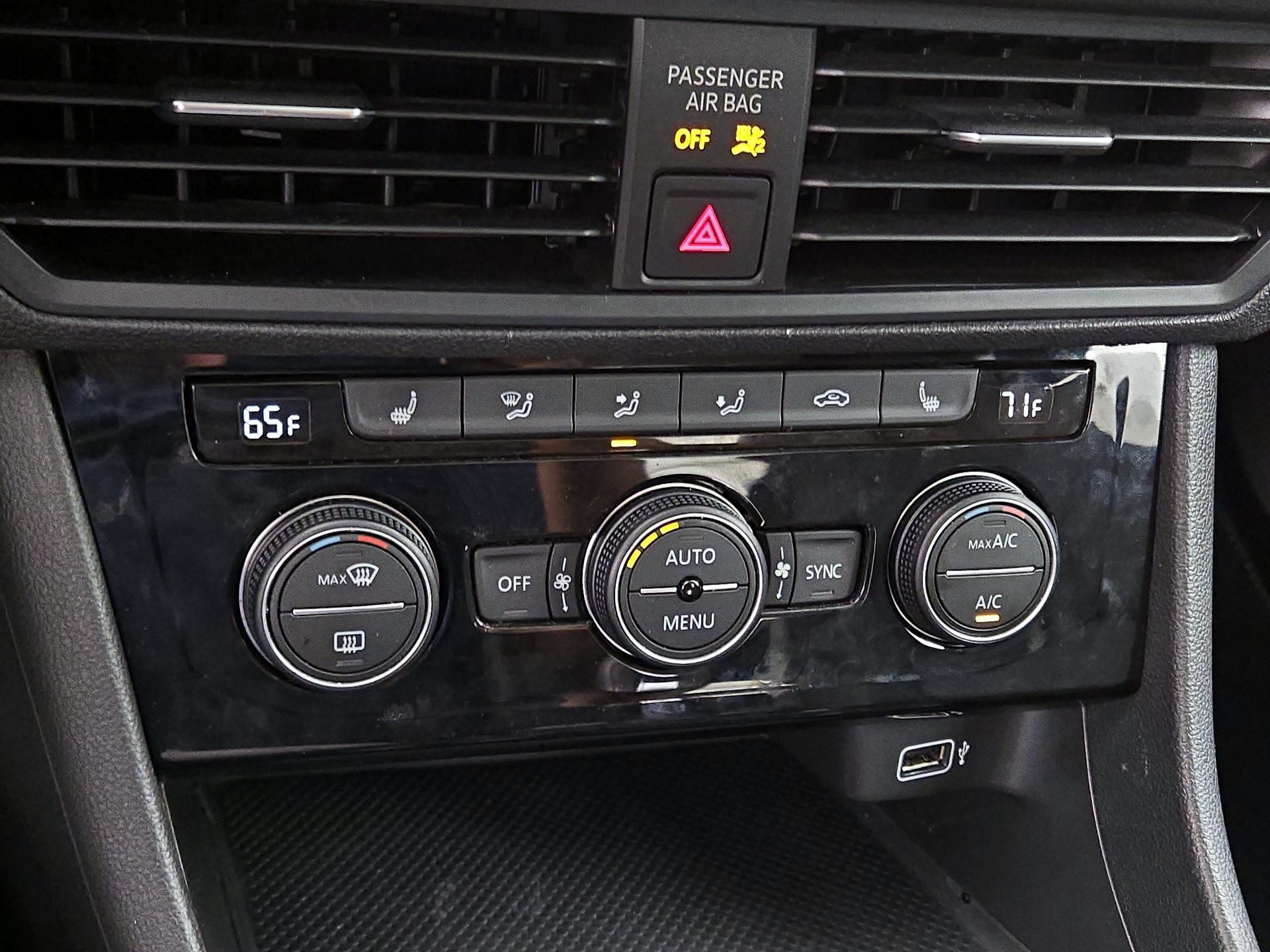 Thumbnail: 2019 Volkswagen Jetta - 16